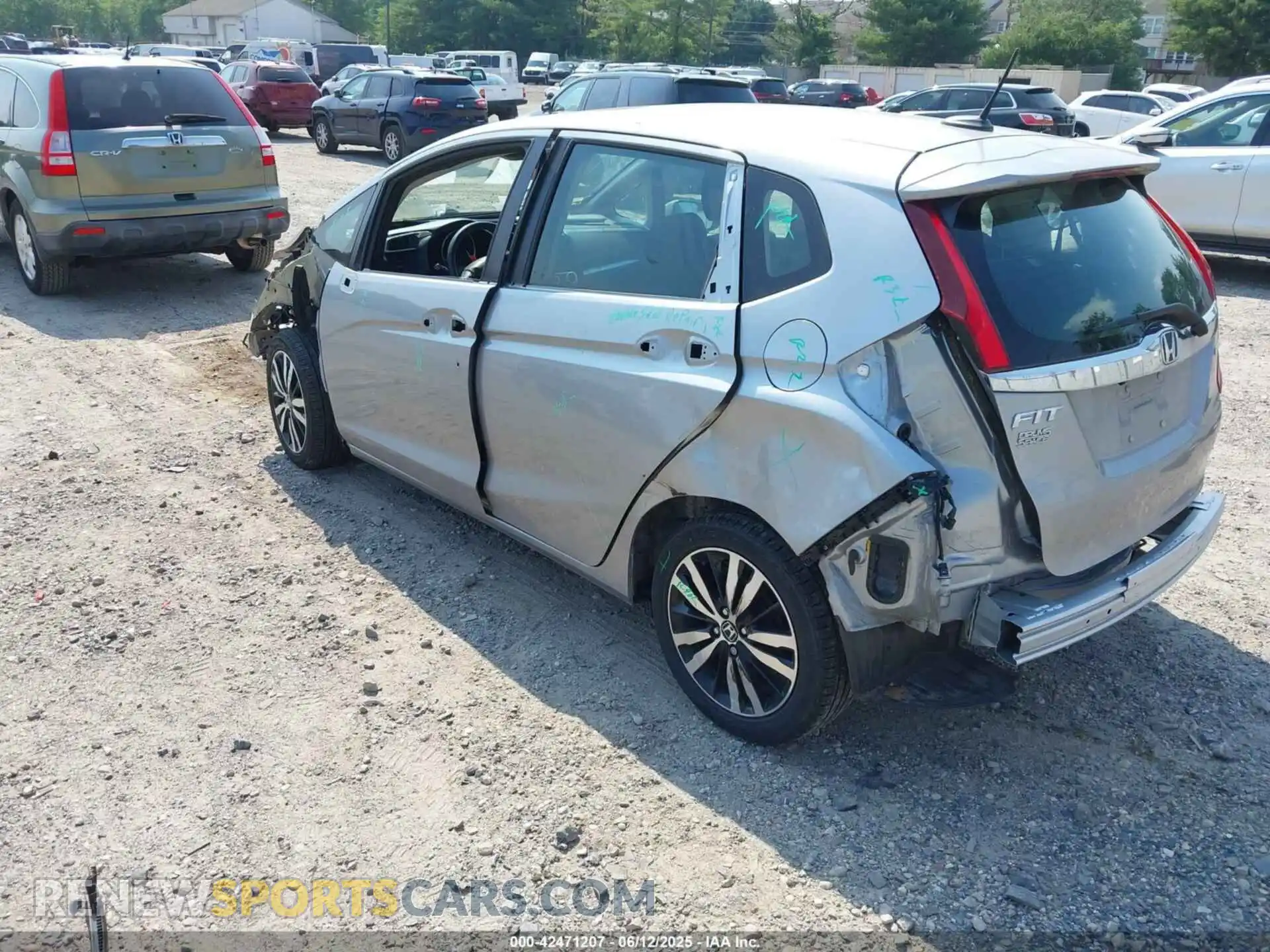 3 Photograph of a damaged car 3HGGK5H85LM714354 HONDA FIT 2020
