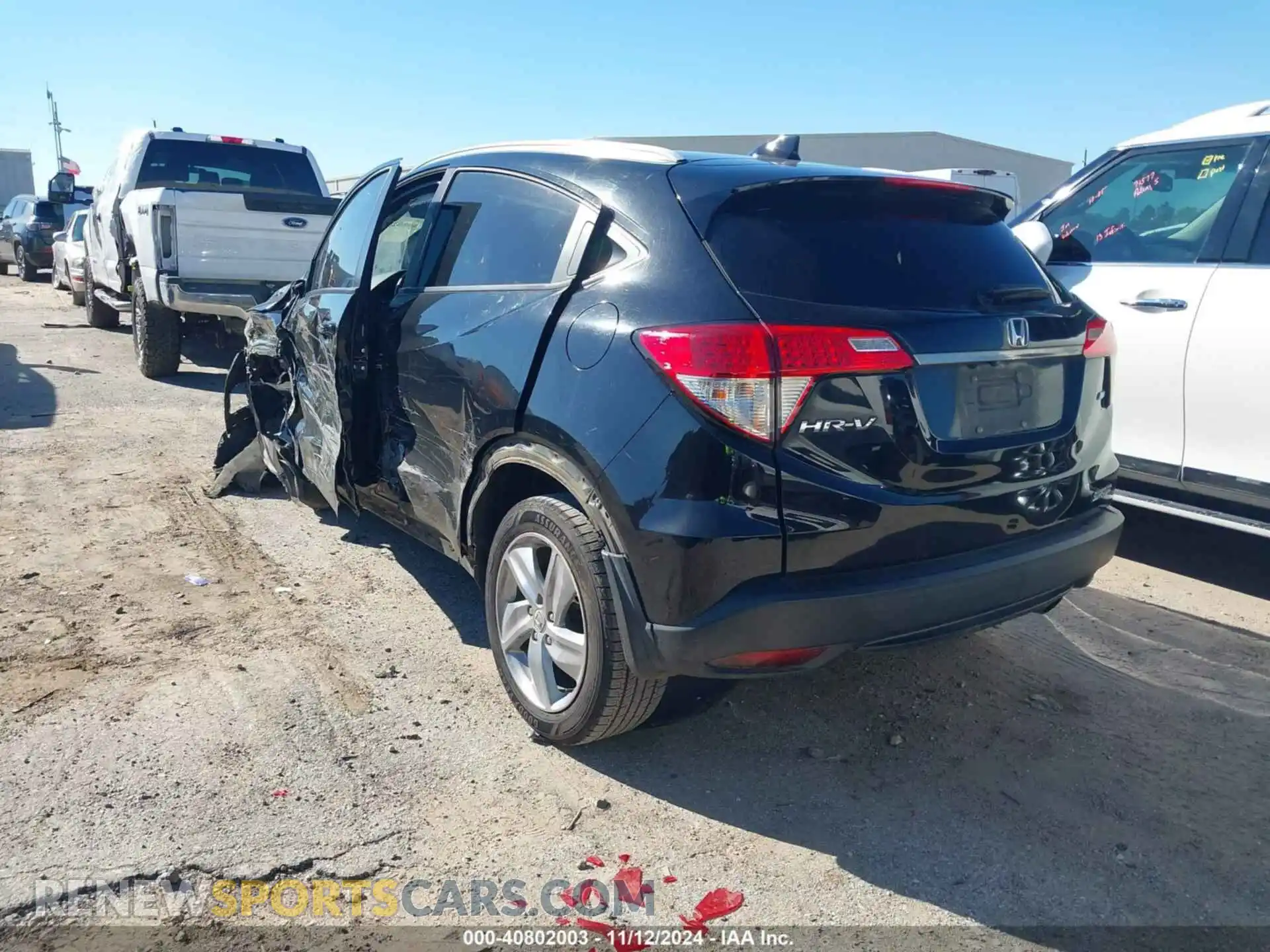 3 Photograph of a damaged car 3CZRU6H50KM724876 HONDA HR-V 2019
