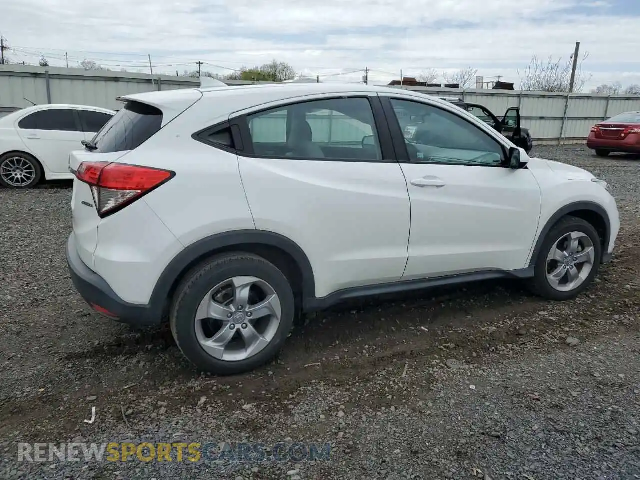 3 Photograph of a damaged car 3CZRU6H32LM716357 HONDA HR-V 2020