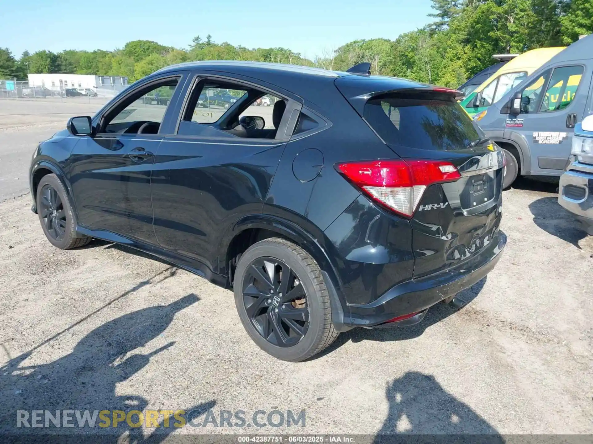 3 Photograph of a damaged car 3CZRU5H15MM705606 HONDA HR-V 2021