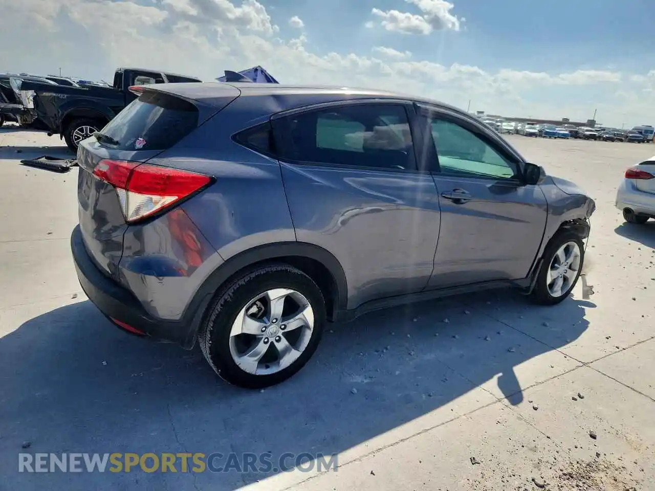 3 Photograph of a damaged car 3CZRU5H30MM703831 HONDA HR-V 2021