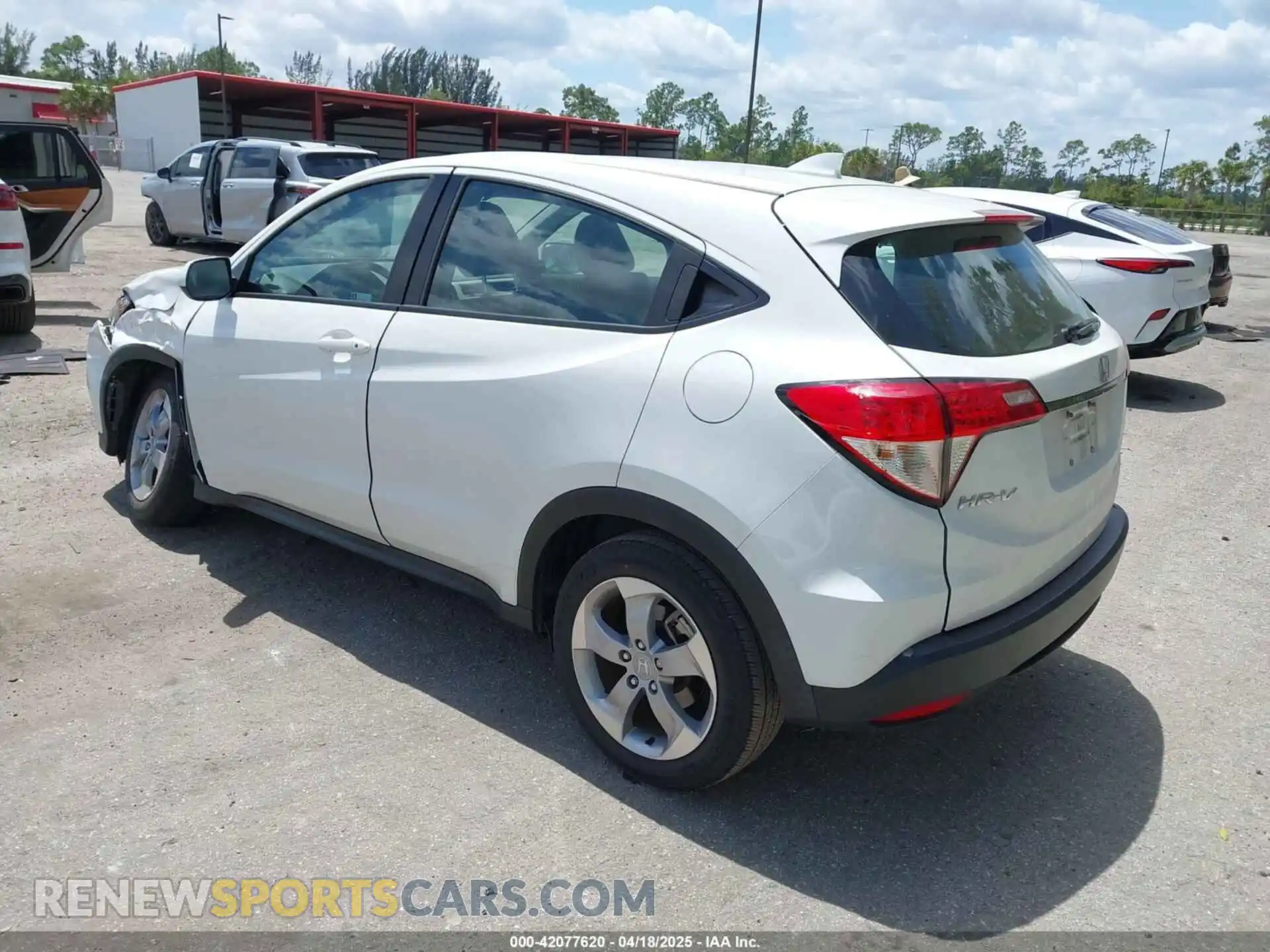 3 Photograph of a damaged car 3CZRU5H33MM728433 HONDA HR-V 2021