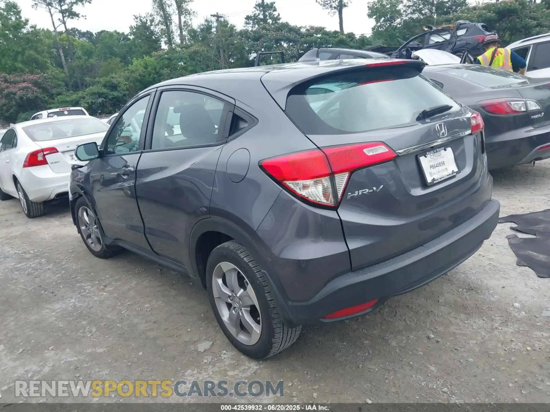 3 Photograph of a damaged car 3CZRU5H35MM712900 HONDA HR-V 2021