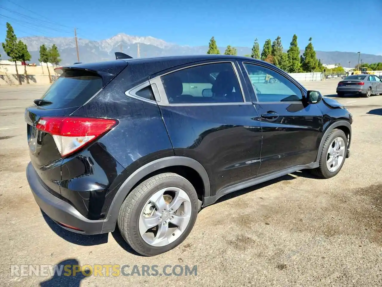 3 Photograph of a damaged car 3CZRU5H35MM713965 HONDA HR-V 2021