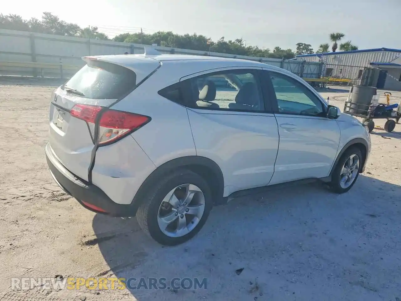 3 Photograph of a damaged car 3CZRU5H36MM704420 HONDA HR-V 2021
