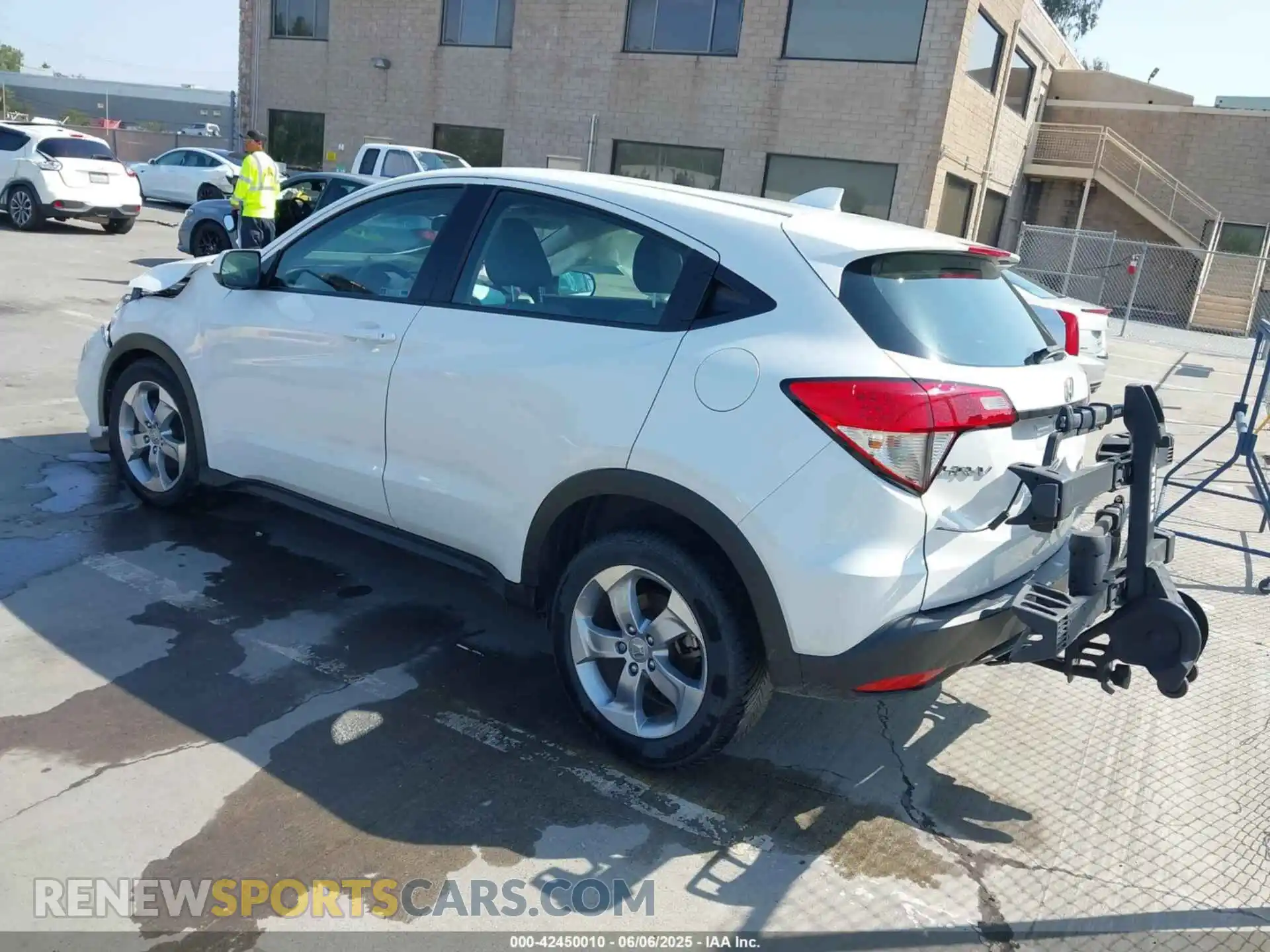 3 Photograph of a damaged car 3CZRU5H3XMM723617 HONDA HR-V 2021