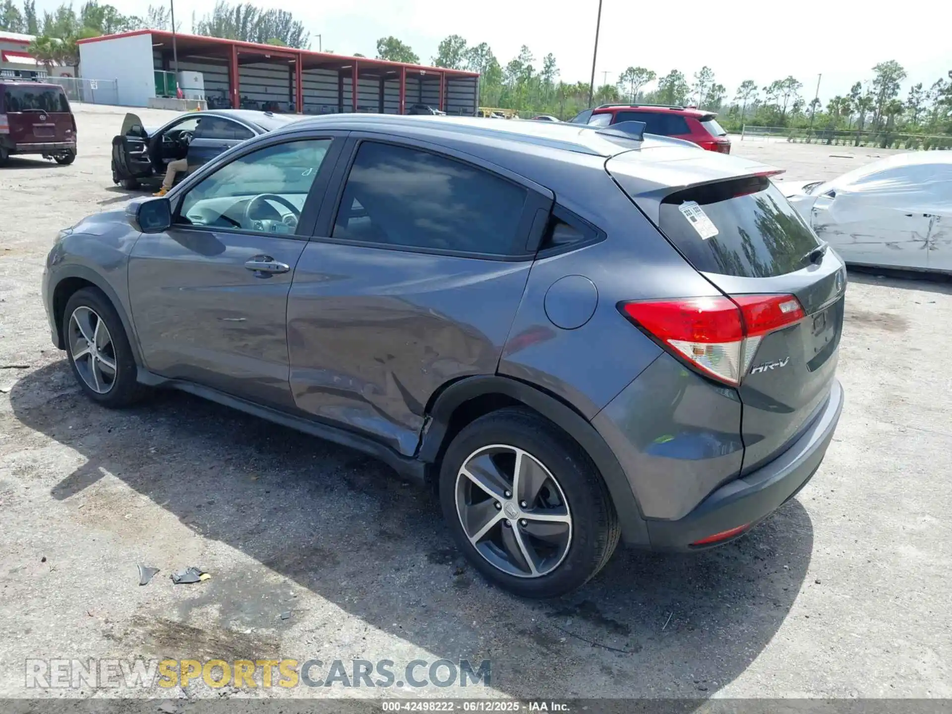 3 Photograph of a damaged car 3CZRU5H71MM720348 HONDA HR-V 2021