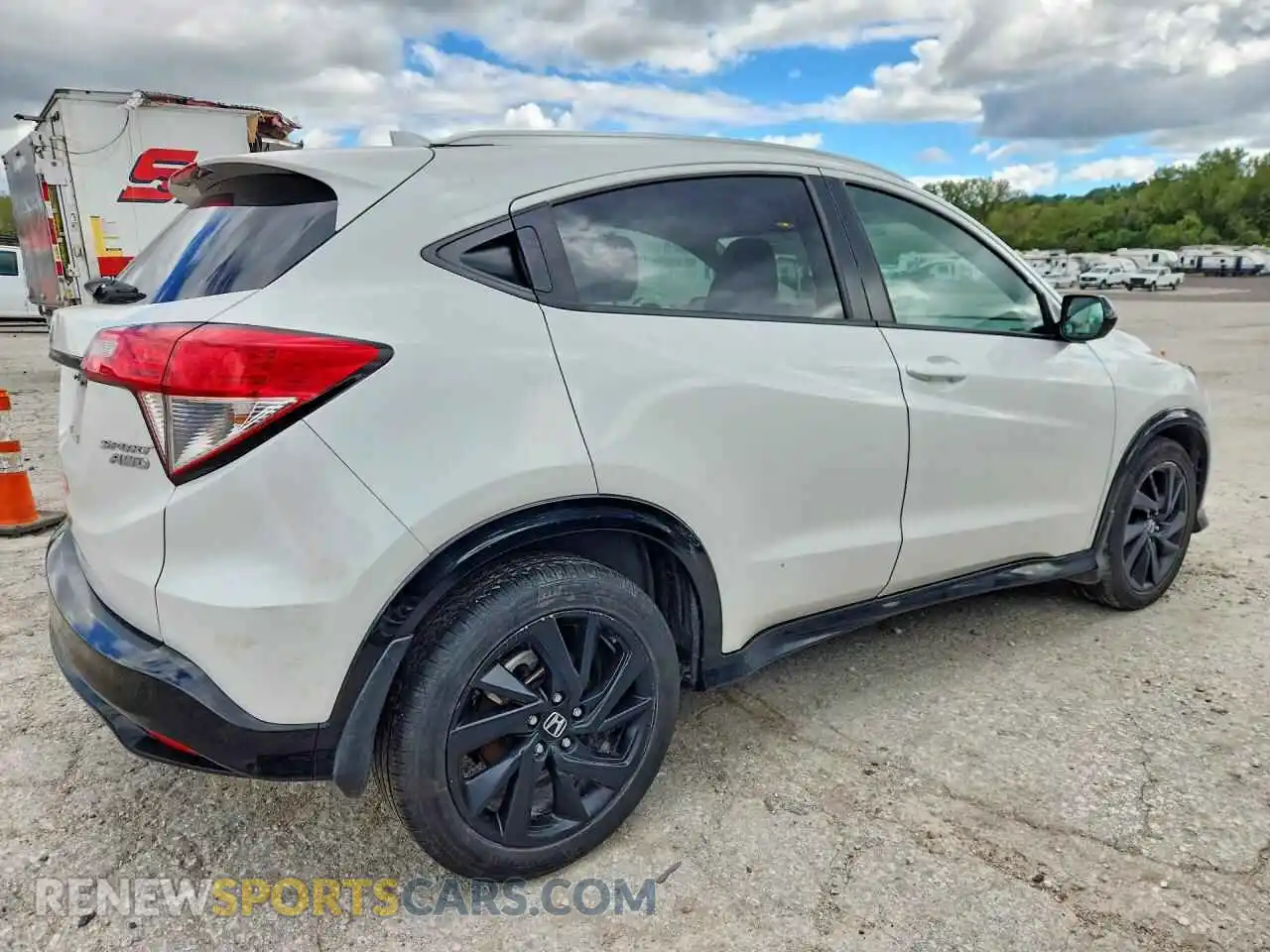 3 Photograph of a damaged car 3CZRU6H13MM737007 HONDA HR-V 2021