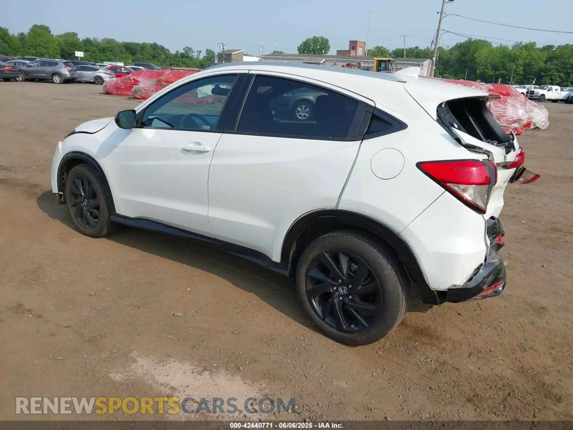 3 Photograph of a damaged car 3CZRU6H13MM755555 HONDA HR-V 2021
