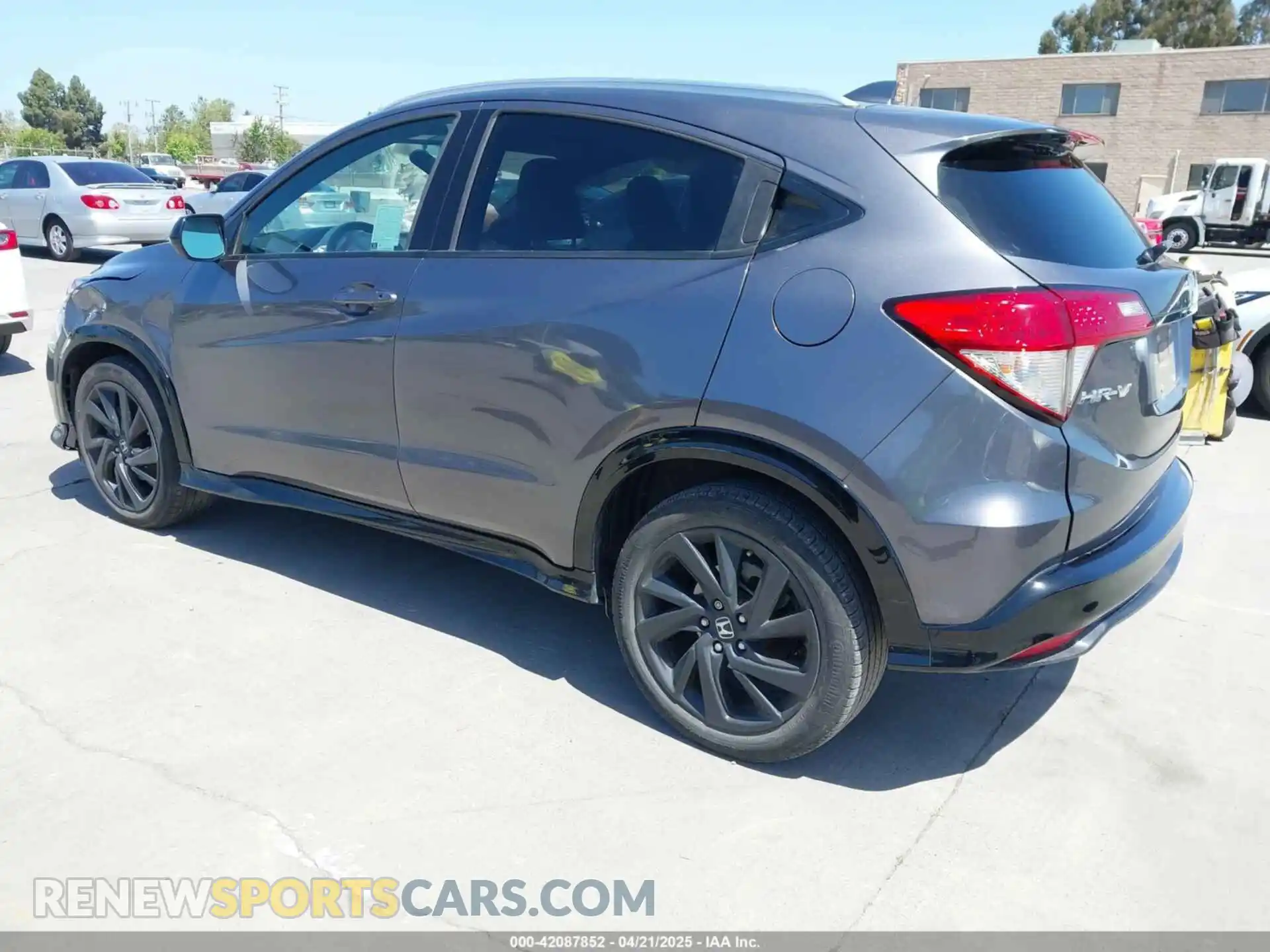 3 Photograph of a damaged car 3CZRU6H15MM733539 HONDA HR-V 2021
