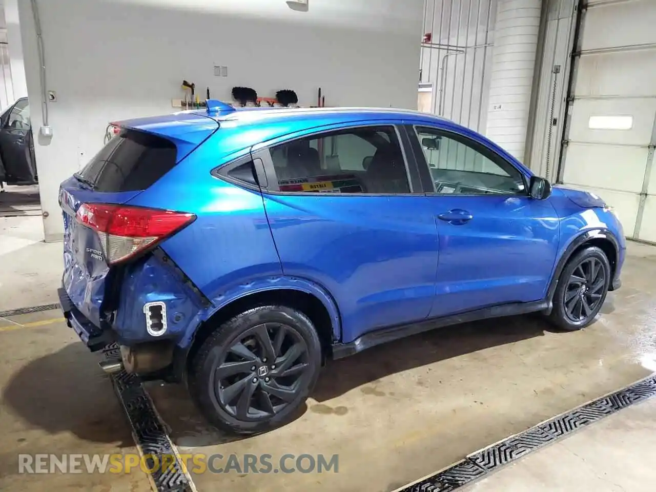 3 Photograph of a damaged car 3CZRU6H18MM713155 HONDA HR-V 2021