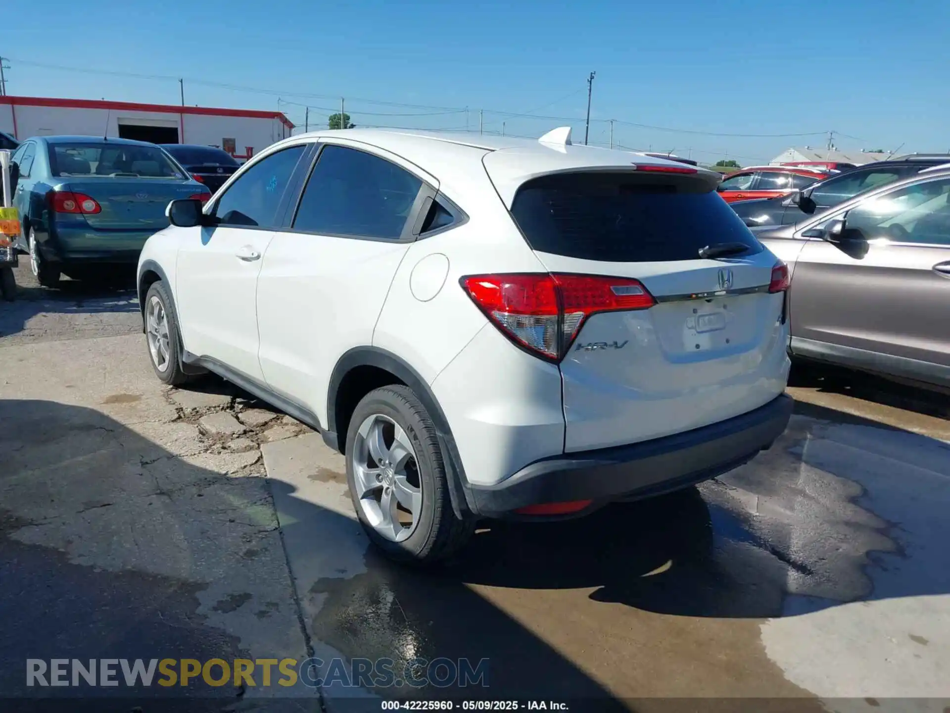 3 Photograph of a damaged car 3CZRU6H32MM742703 HONDA HR-V 2021
