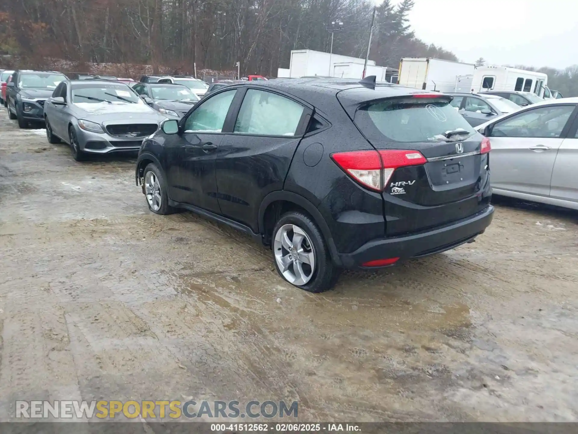 3 Photograph of a damaged car 3CZRU6H32MM747657 HONDA HR-V 2021