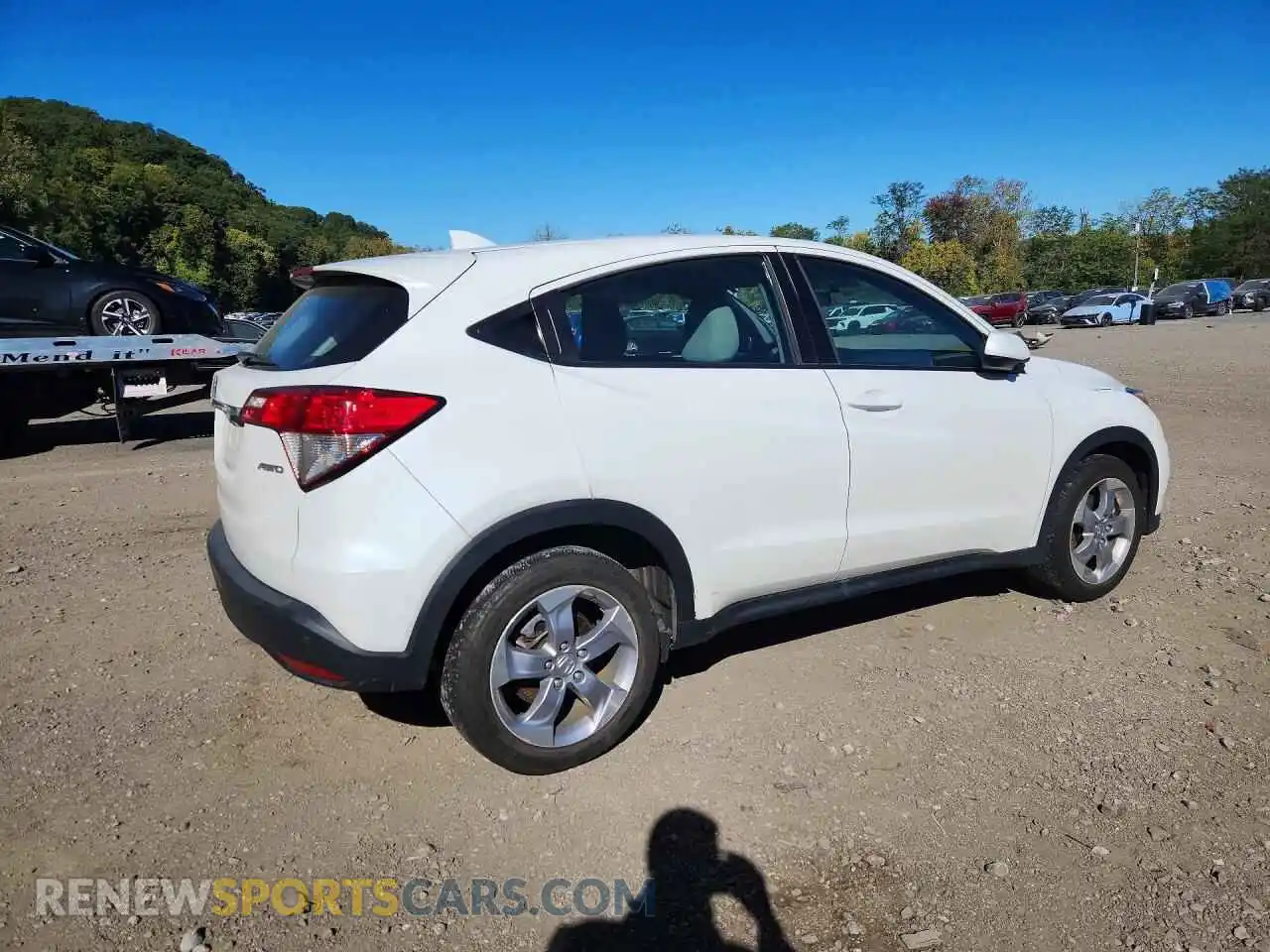 3 Photograph of a damaged car 3CZRU6H33MM714179 HONDA HR-V 2021