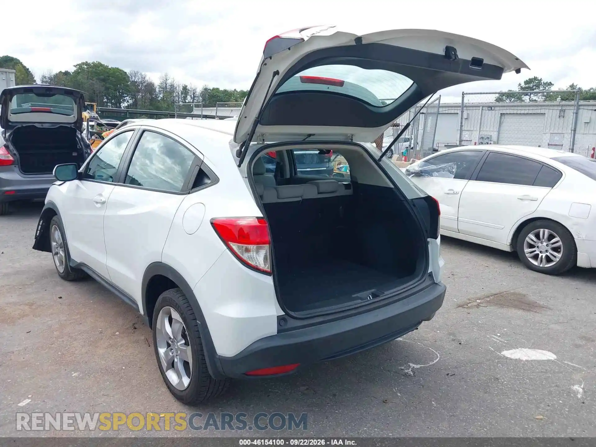 3 Photograph of a damaged car 3CZRU6H34MM746414 HONDA HR-V 2021