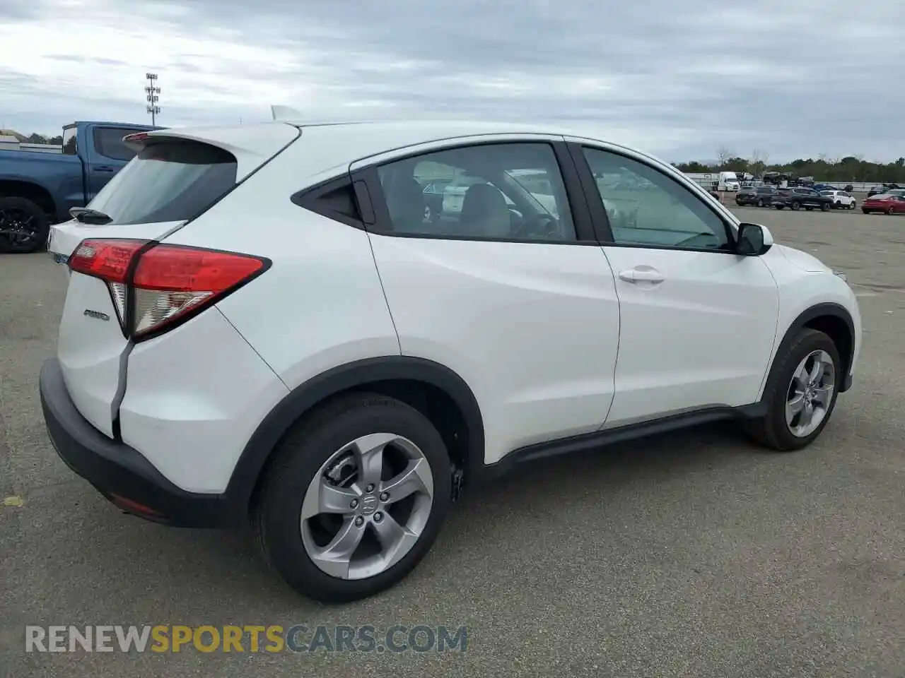 3 Photograph of a damaged car 3CZRU6H35MM754344 HONDA HR-V 2021