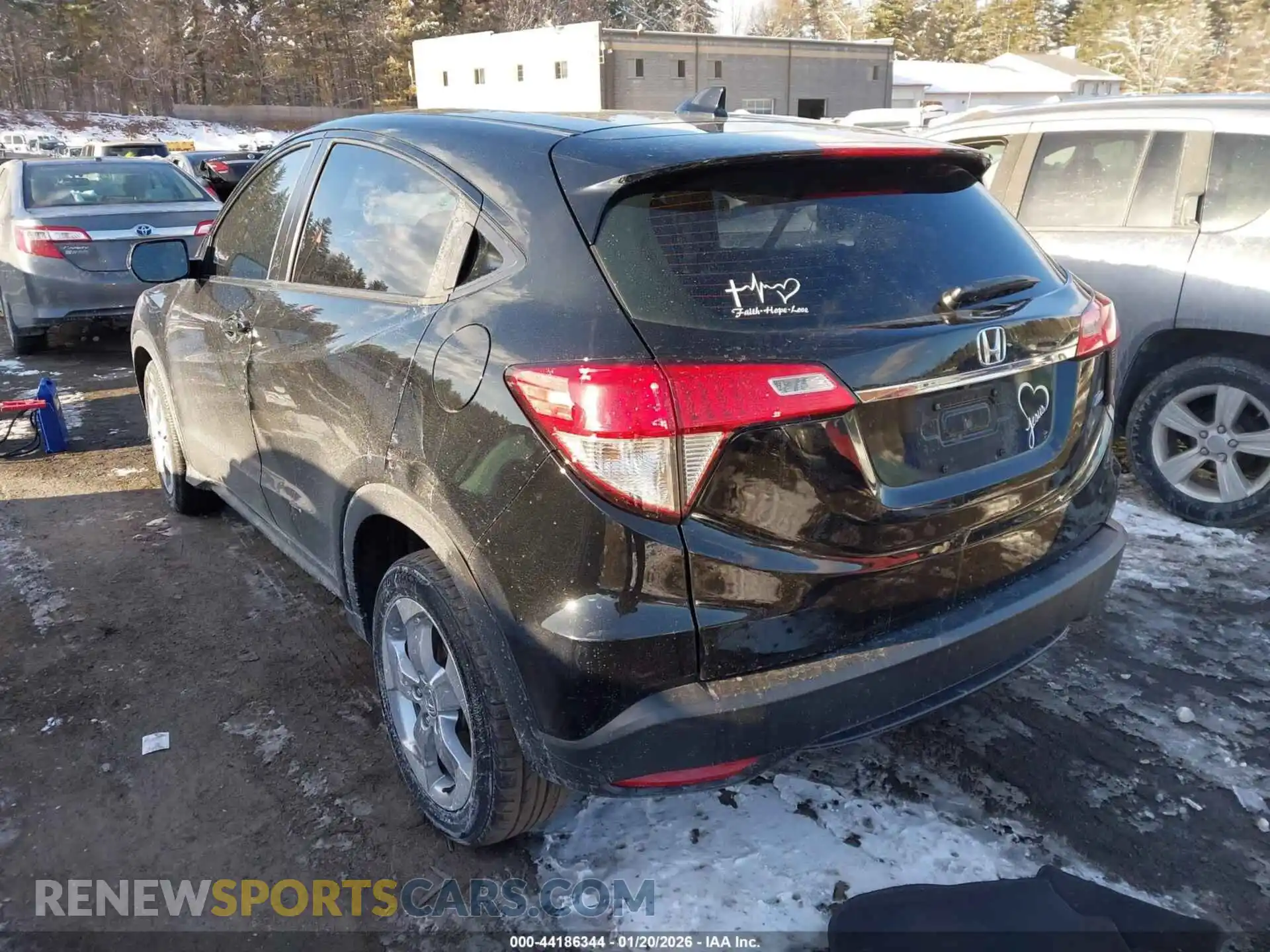 3 Photograph of a damaged car 3CZRU6H37MM701354 HONDA HR-V 2021