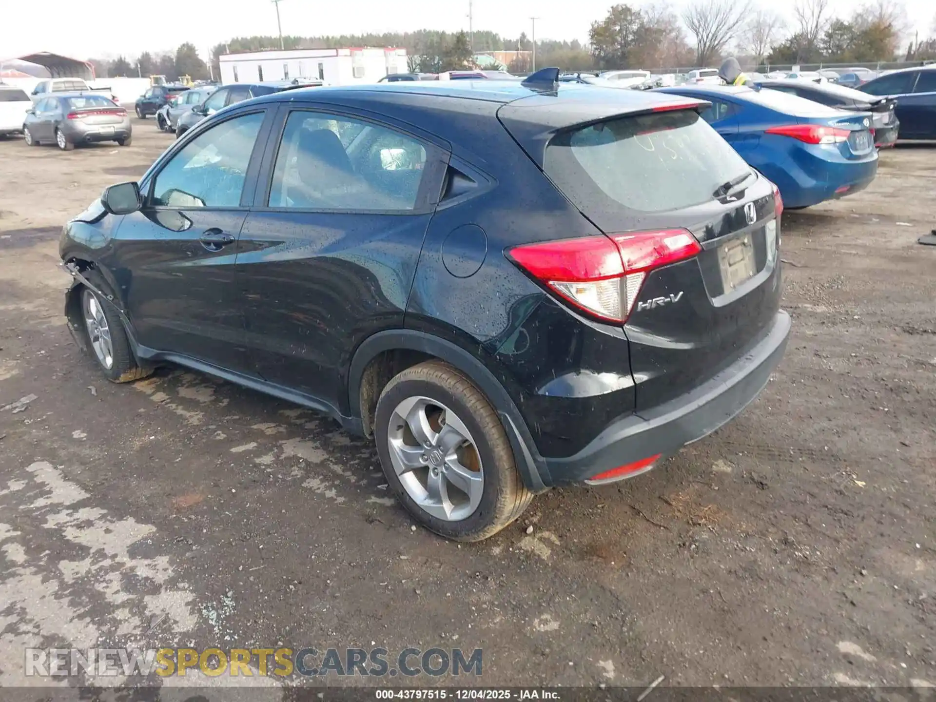 3 Photograph of a damaged car 3CZRU6H37MM716159 HONDA HR-V 2021