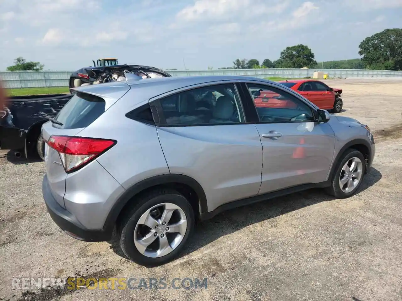 3 Photograph of a damaged car 3CZRU6H37MM743927 HONDA HR-V 2021