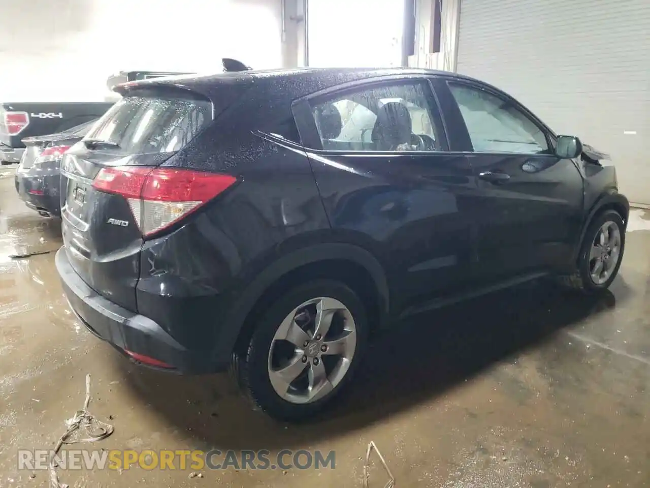 3 Photograph of a damaged car 3CZRU6H3XMM723817 HONDA HR-V 2021