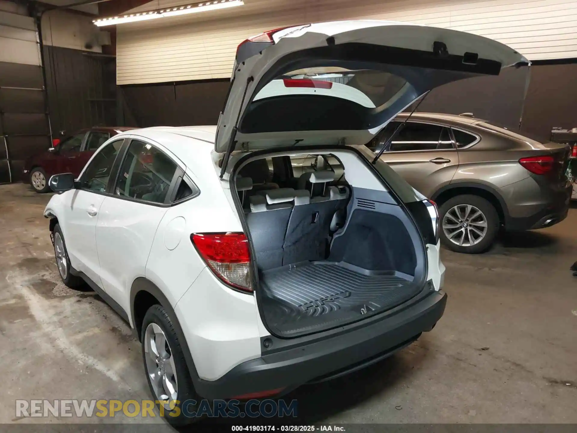 3 Photograph of a damaged car 3CZRU6H3XMM748281 HONDA HR-V 2021