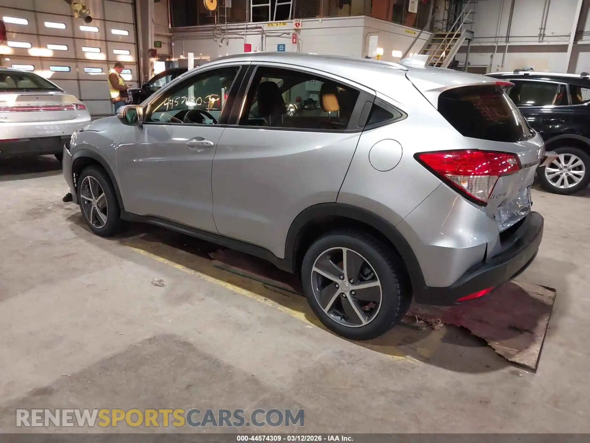 3 Photograph of a damaged car 3CZRU6H50MM700788 HONDA HR-V 2021