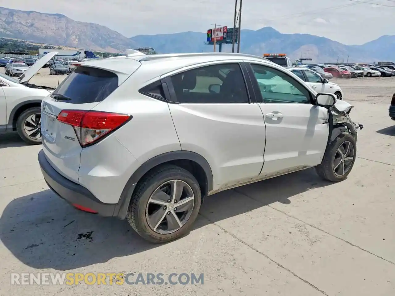 3 Photograph of a damaged car 3CZRU6H50MM702637 HONDA HR-V 2021