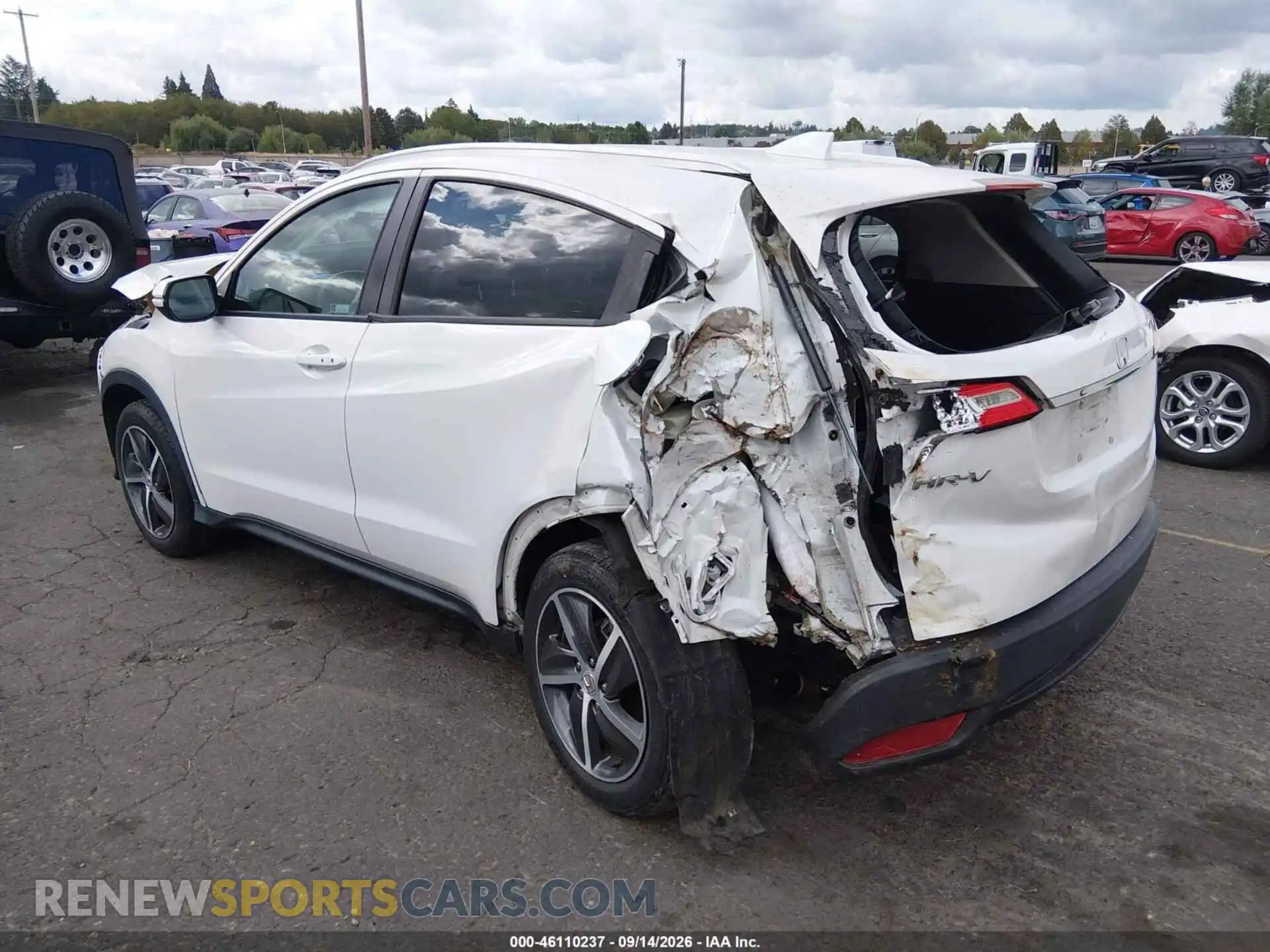 3 Photograph of a damaged car 3CZRU6H50MM718854 HONDA HR-V 2021