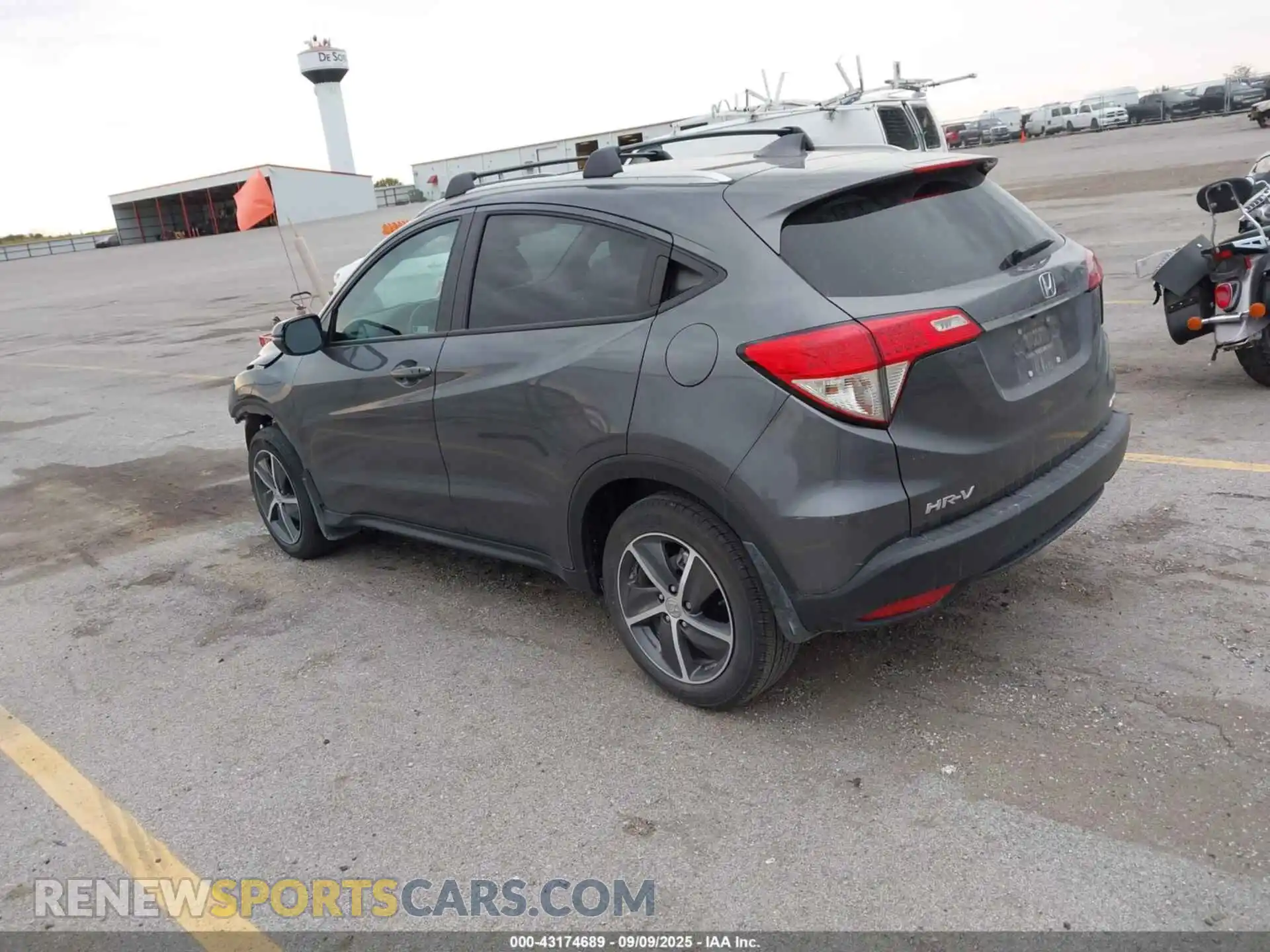 3 Photograph of a damaged car 3CZRU6H51MM734626 HONDA HR-V 2021