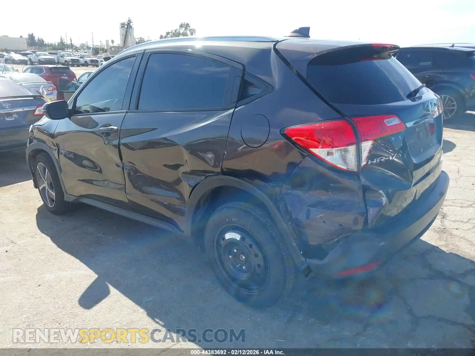3 Photograph of a damaged car 3CZRU6H52MM707290 HONDA HR-V 2021