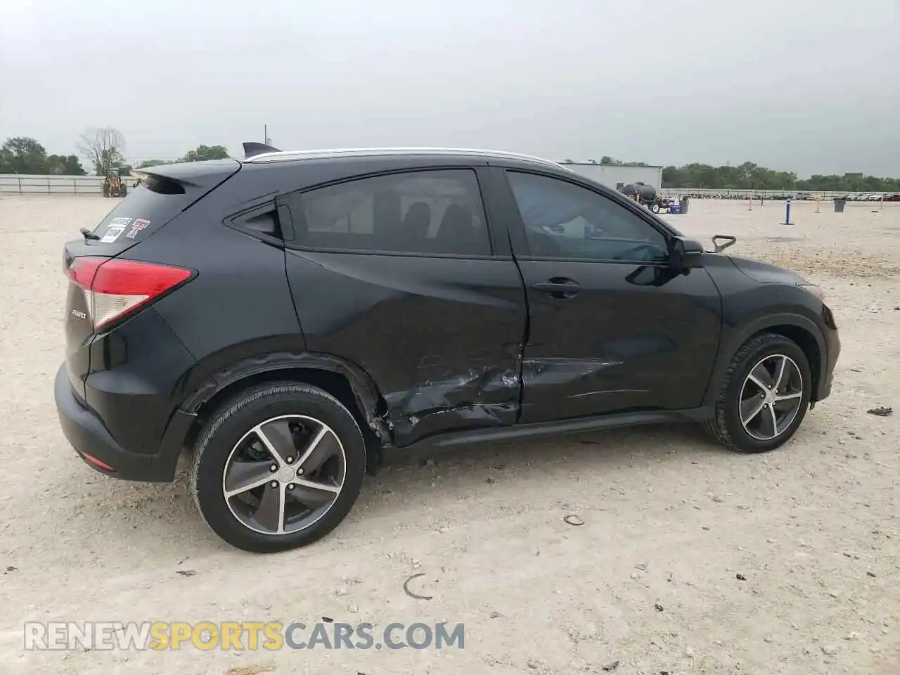 3 Photograph of a damaged car 3CZRU6H54MM706884 HONDA HR-V 2021