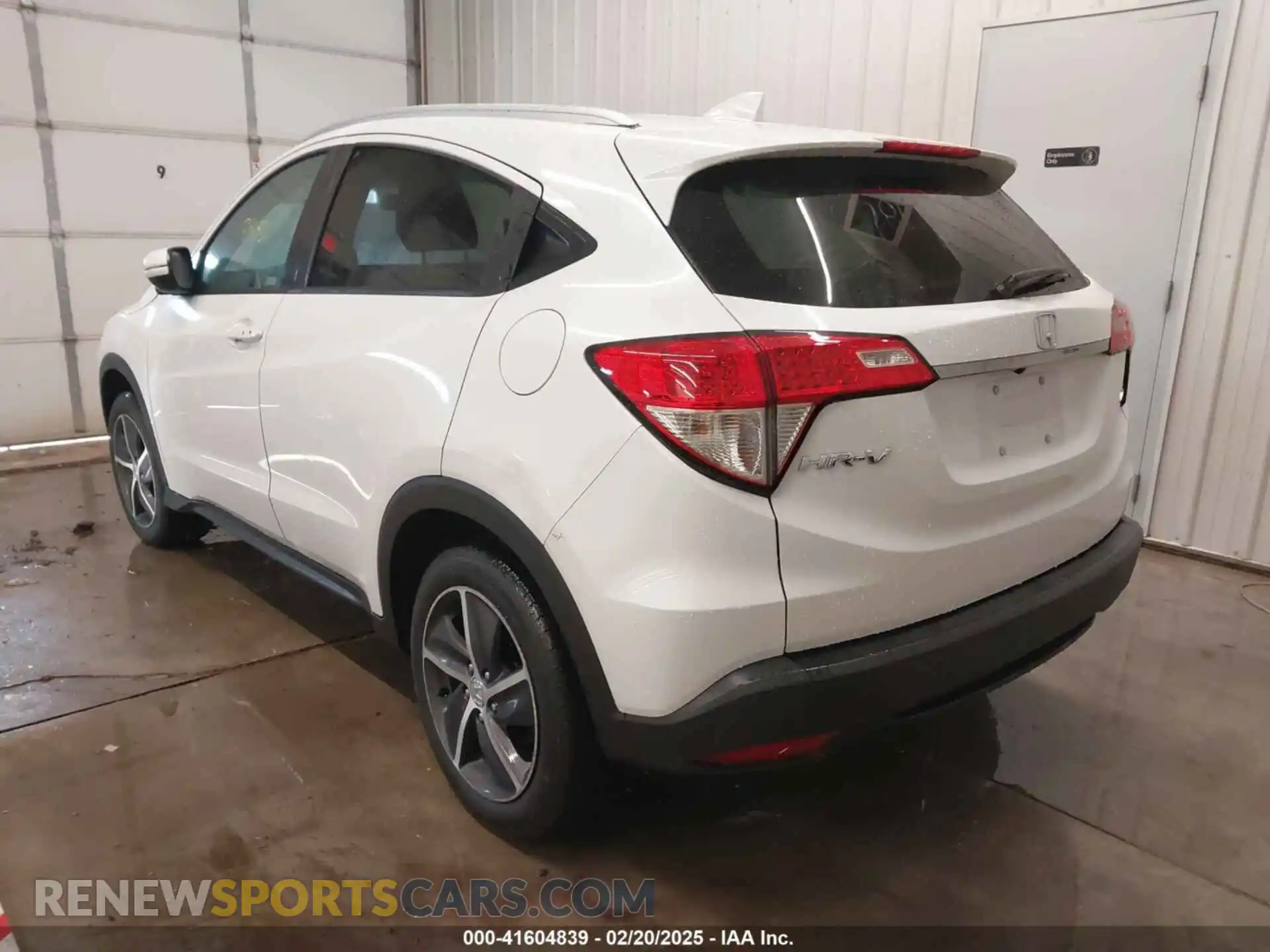 3 Photograph of a damaged car 3CZRU6H56MM701475 HONDA HR-V 2021