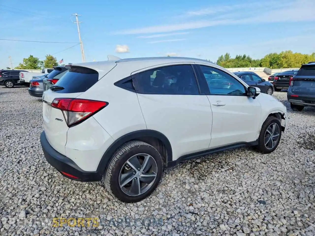 3 Photograph of a damaged car 3CZRU6H56MM717353 HONDA HR-V 2021
