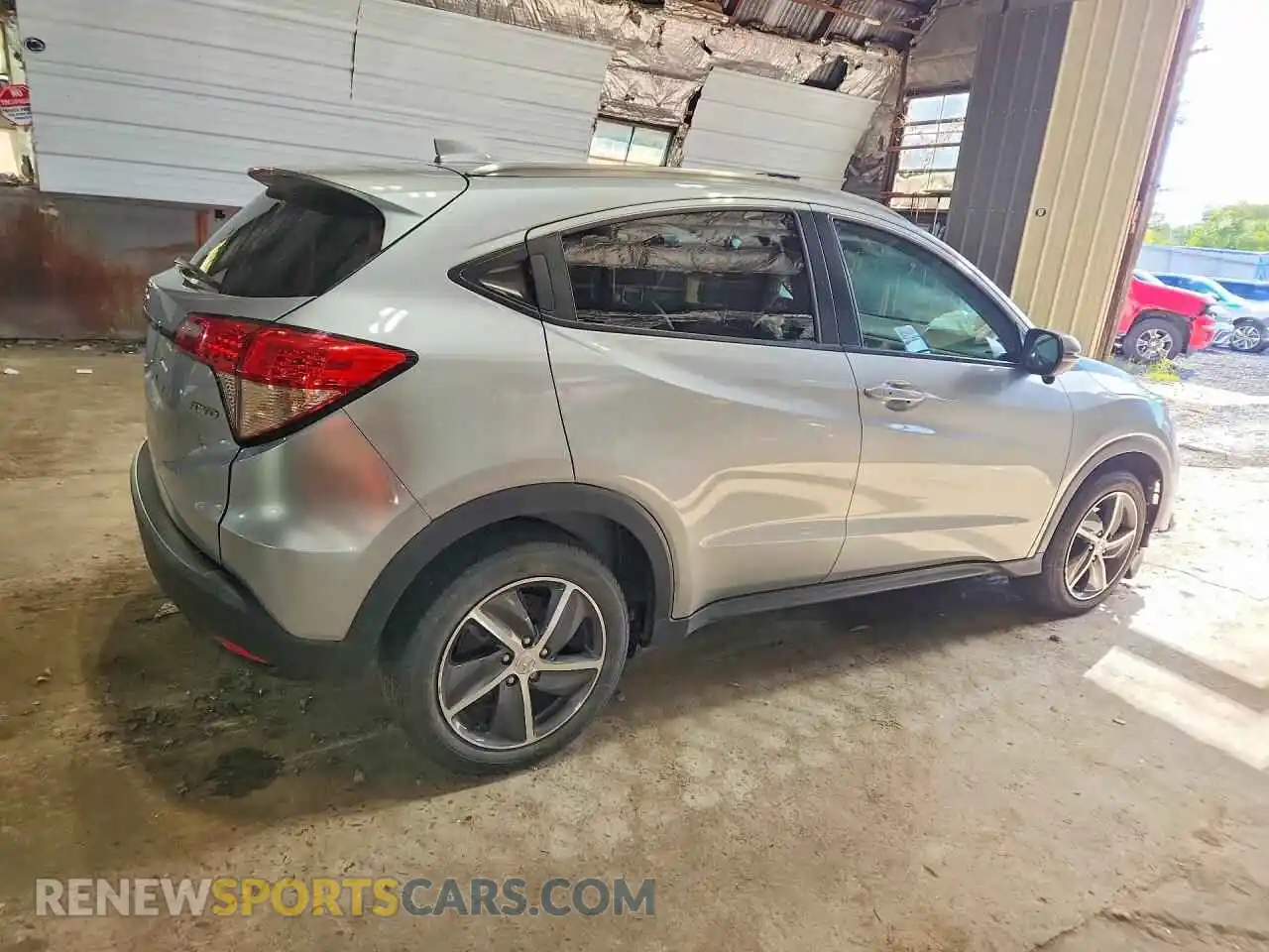 3 Photograph of a damaged car 3CZRU6H56MM717983 HONDA HR-V 2021