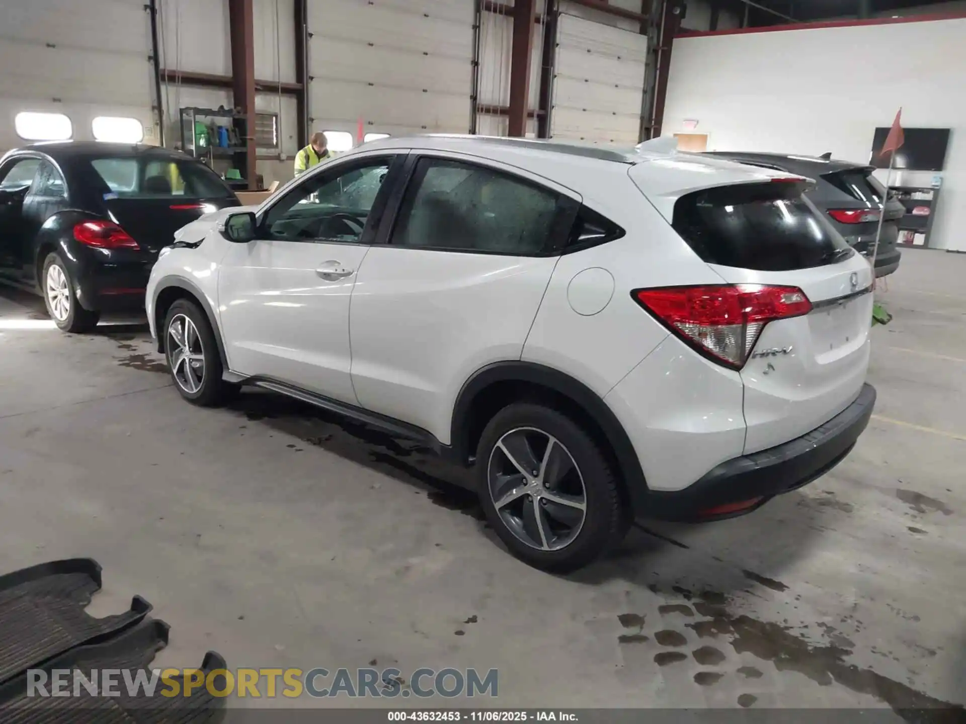 3 Photograph of a damaged car 3CZRU6H57MM707687 HONDA HR-V 2021