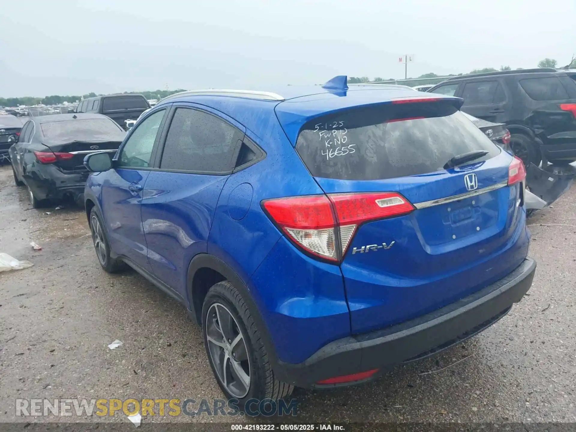 3 Photograph of a damaged car 3CZRU6H59MM745809 HONDA HR-V 2021
