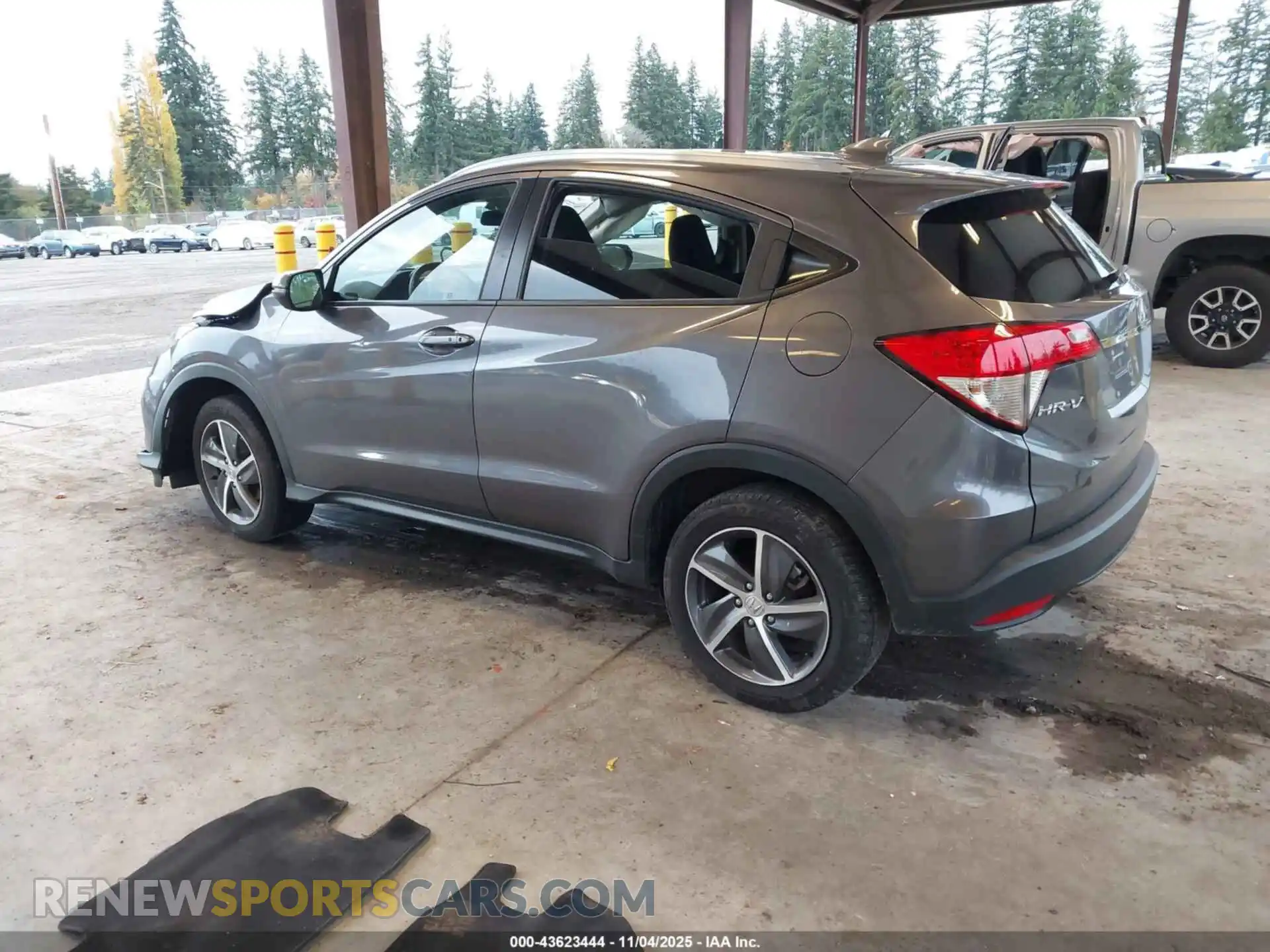 3 Photograph of a damaged car 3CZRU6H59MM756597 HONDA HR-V 2021