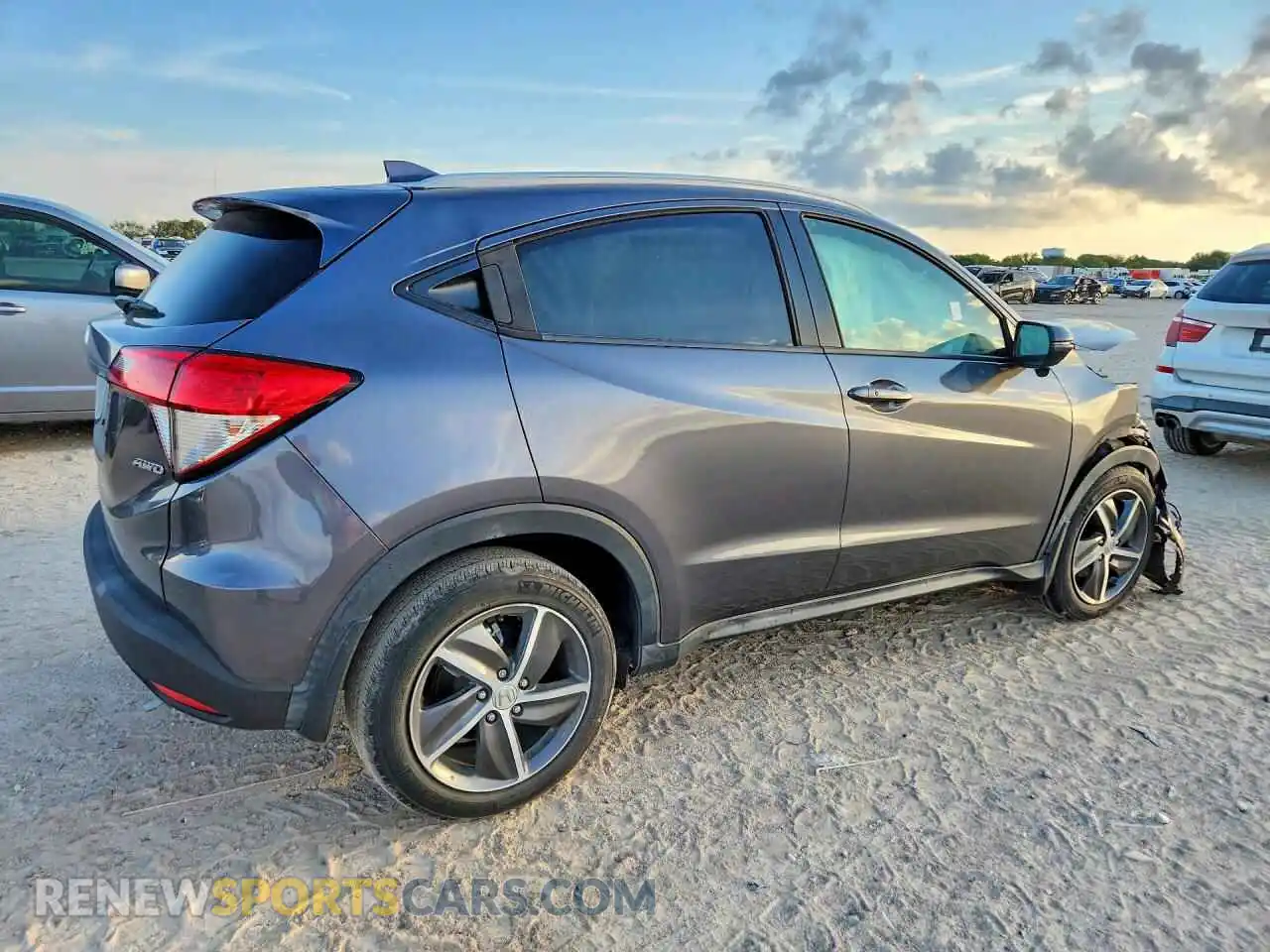 3 Photograph of a damaged car 3CZRU6H71MM730304 HONDA HR-V 2021