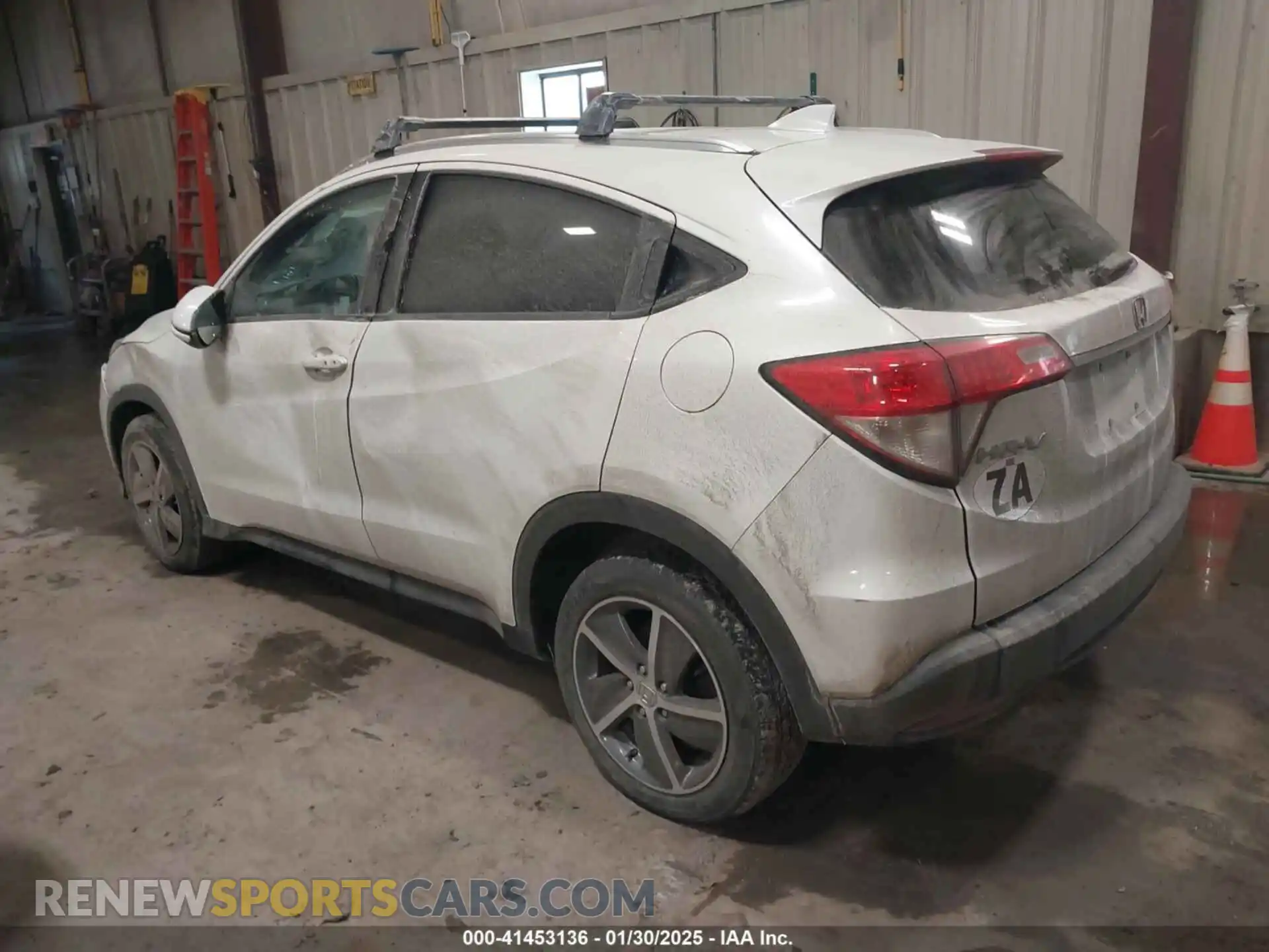 3 Photograph of a damaged car 3CZRU6H72MM744244 HONDA HR-V 2021