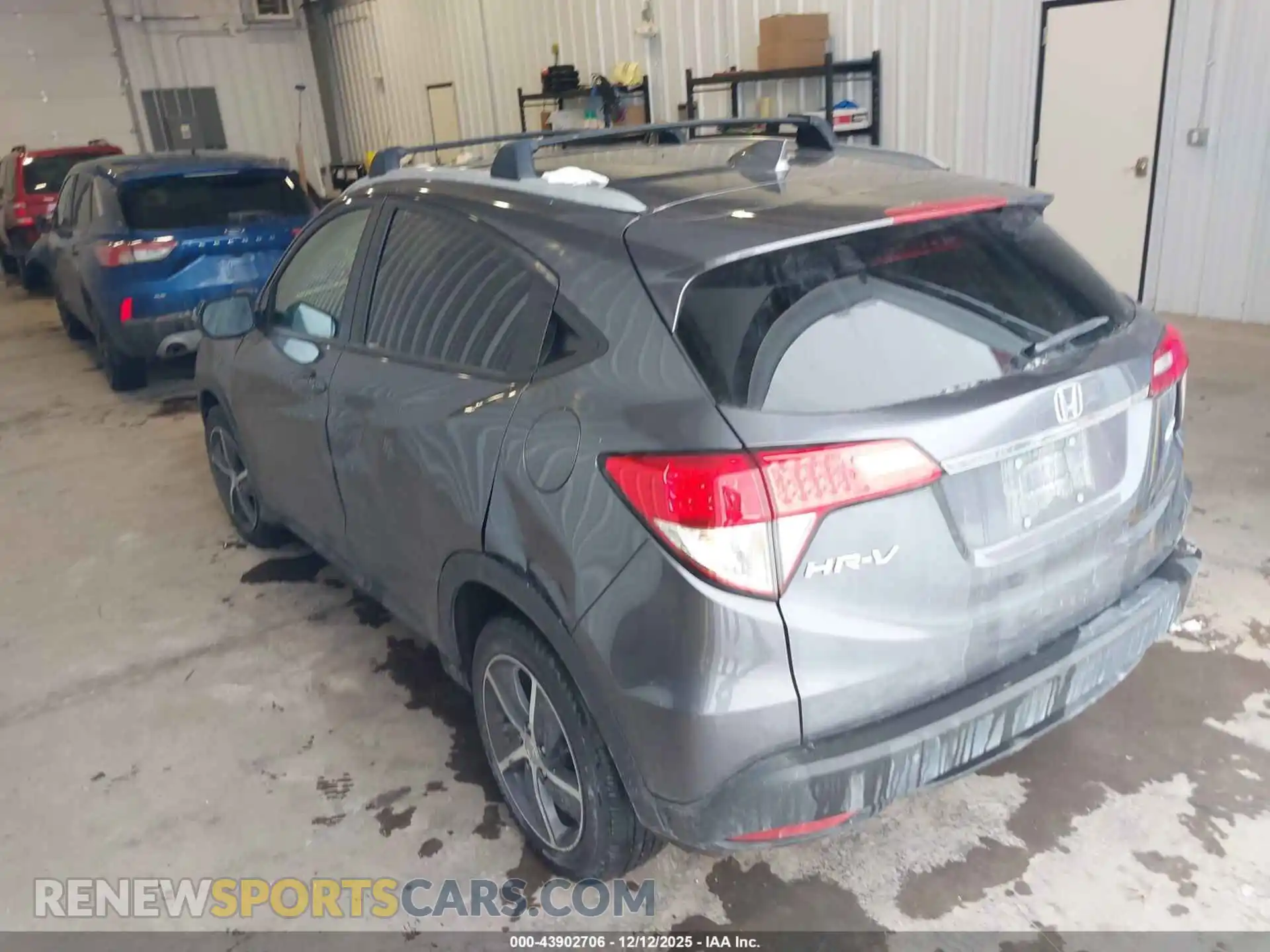 3 Photograph of a damaged car 3CZRU6H75MM715286 HONDA HR-V 2021