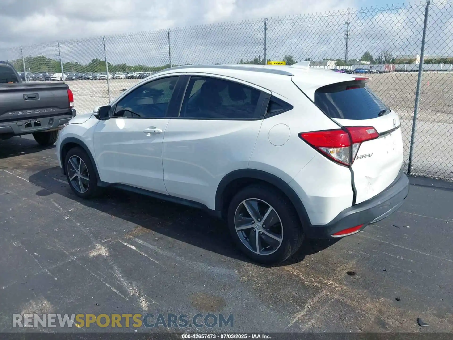 3 Photograph of a damaged car 3CZRU5H54NM727990 HONDA HR-V 2022
