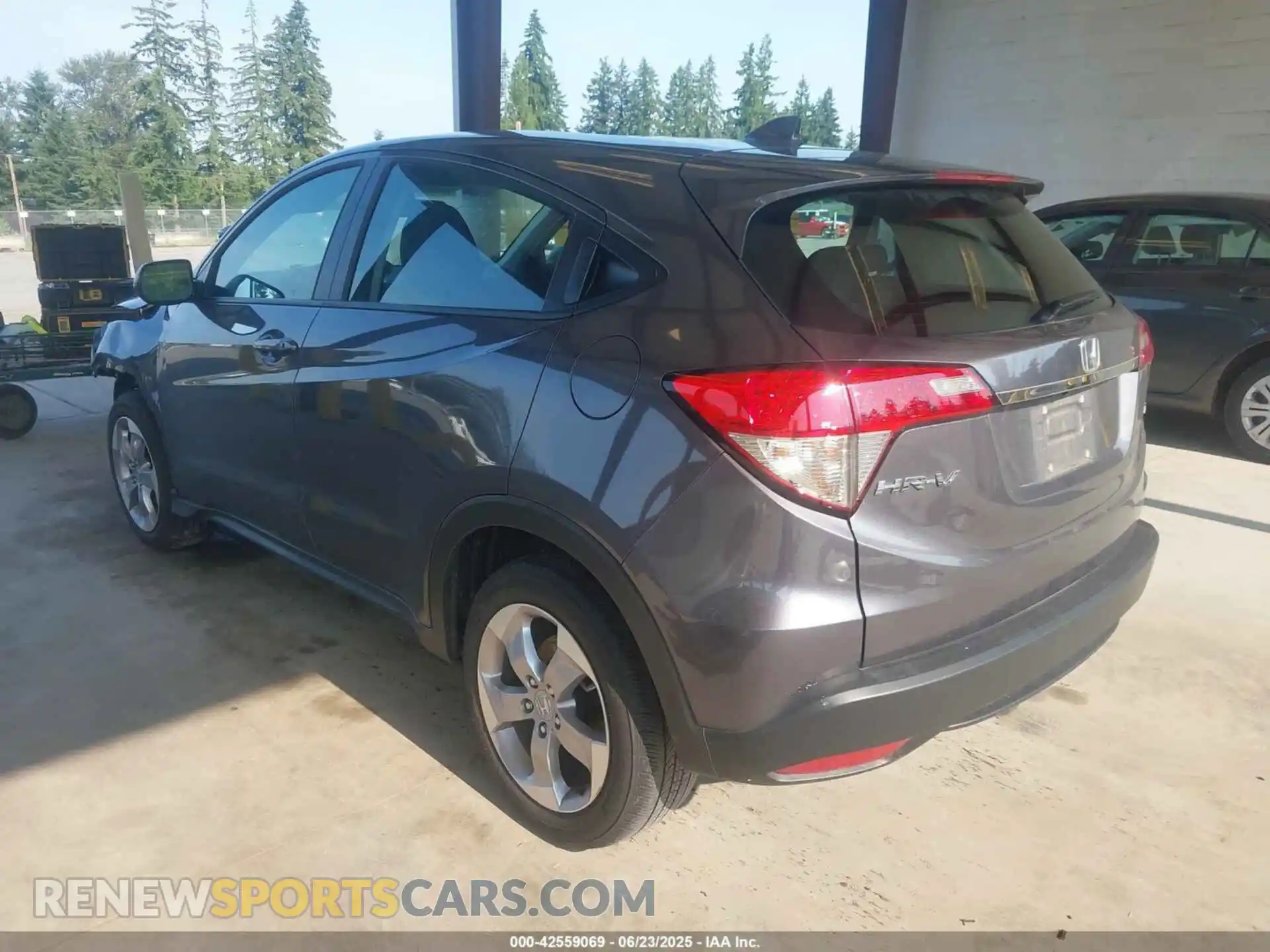 3 Photograph of a damaged car 3CZRU6H36NM739255 HONDA HR-V 2022