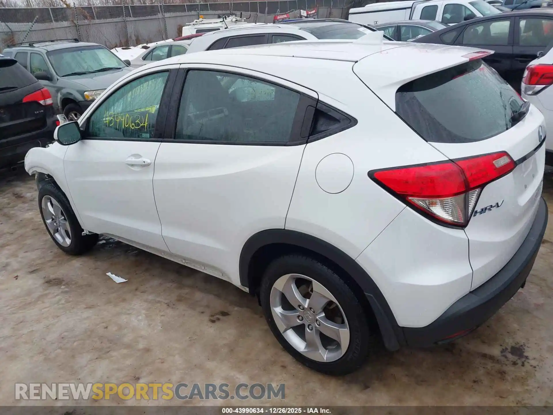 3 Photograph of a damaged car 3CZRU6H36NM740020 HONDA HR-V 2022