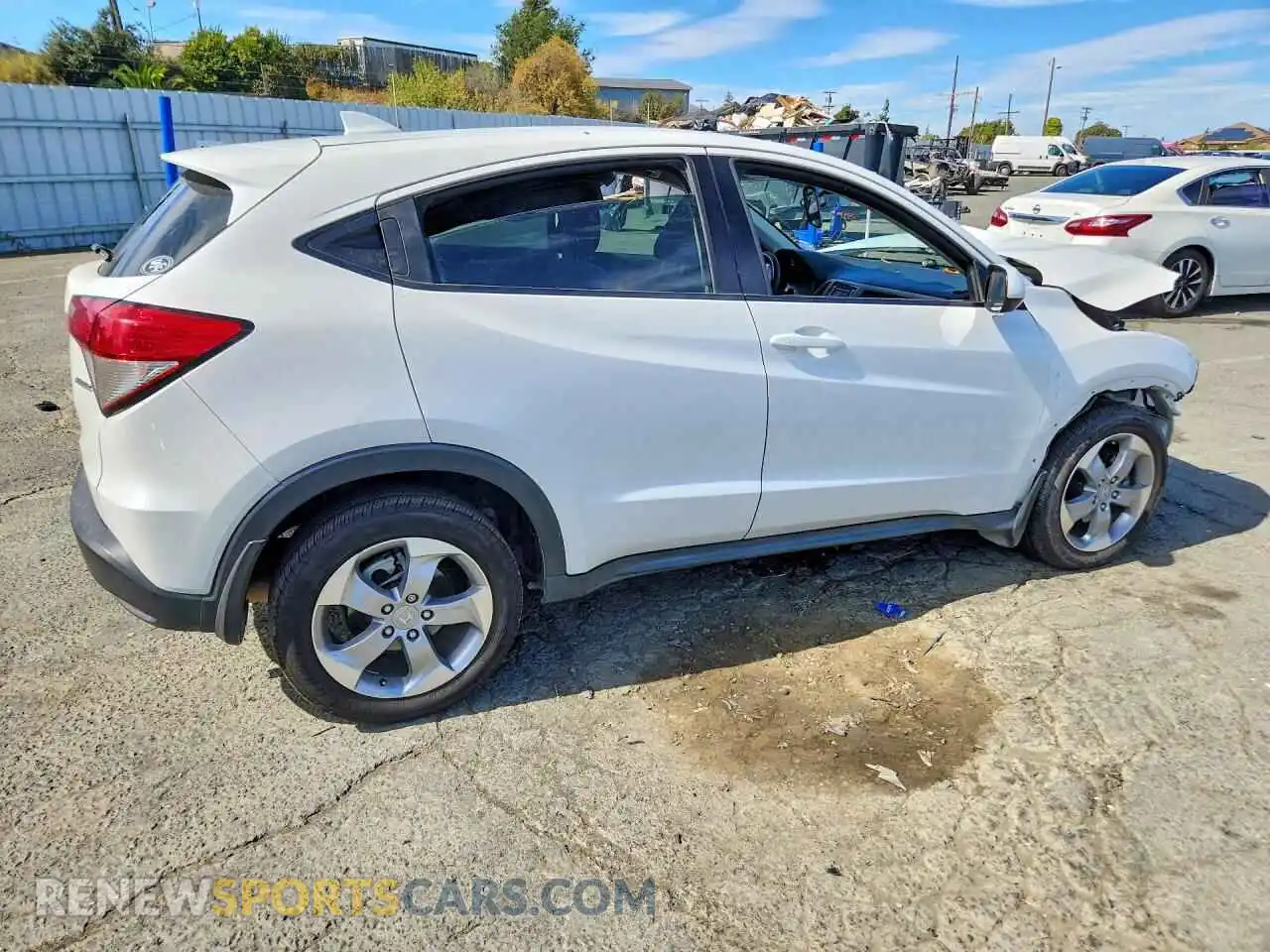 3 Photograph of a damaged car 3CZRU6H36NM773924 HONDA HR-V 2022