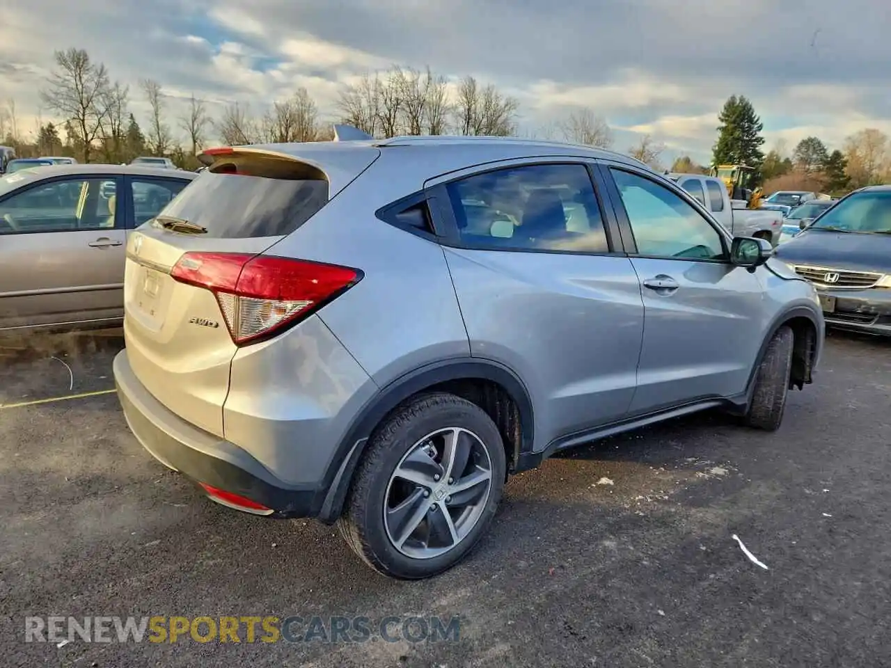 3 Photograph of a damaged car 3CZRU6H55NM702117 HONDA HR-V 2022