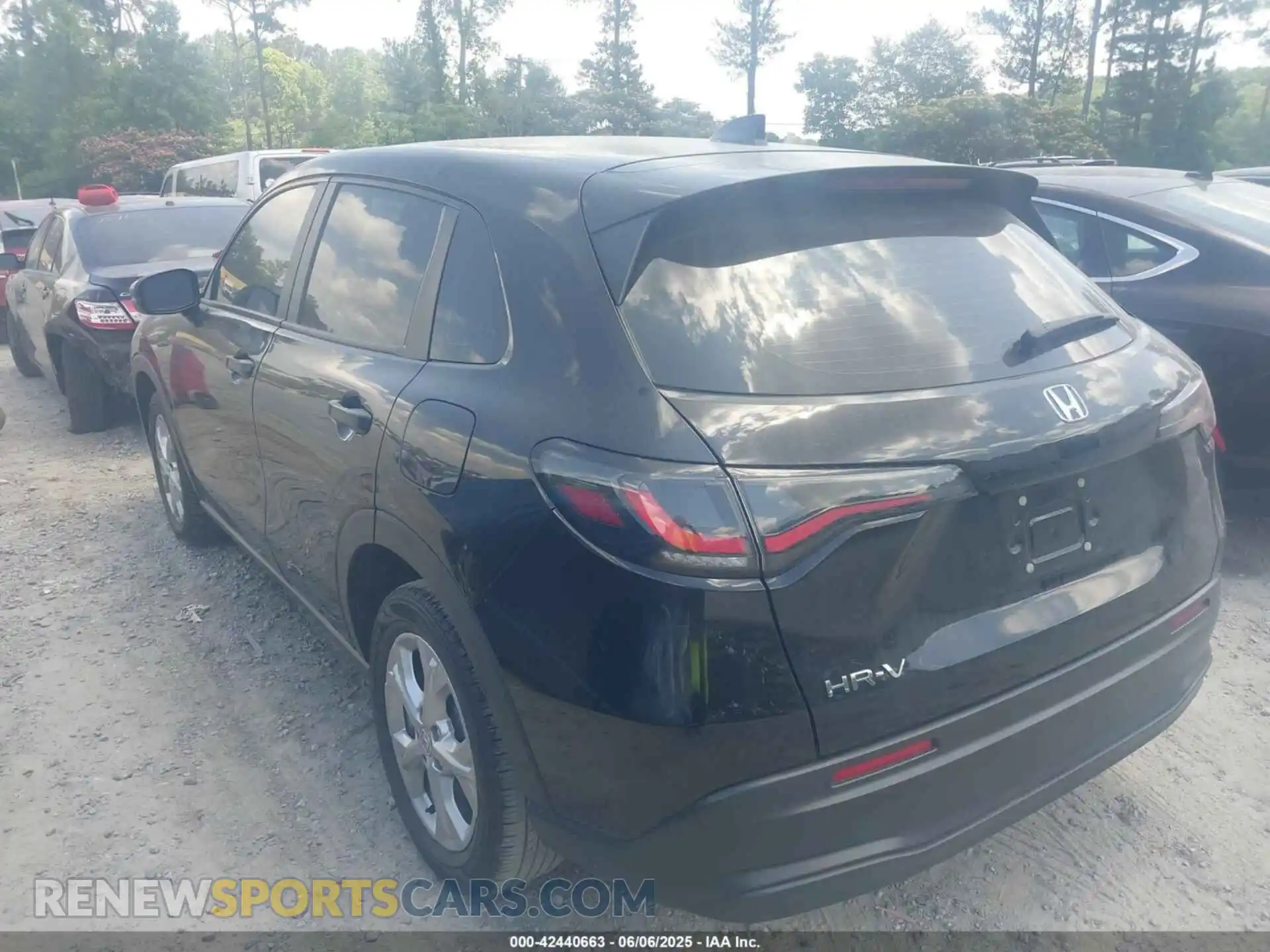 3 Photograph of a damaged car 3CZRZ1H30PM742885 HONDA HR-V 2023
