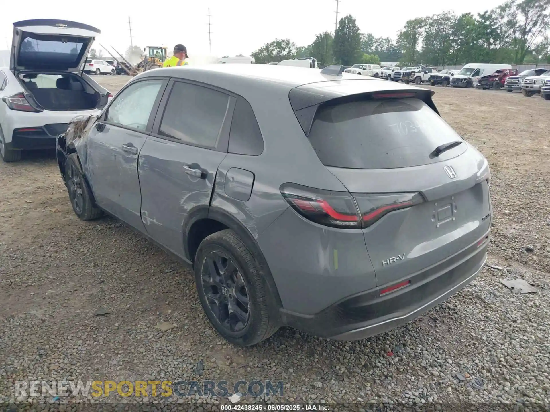 3 Photograph of a damaged car 3CZRZ2H58RM703469 HONDA HR-V 2024