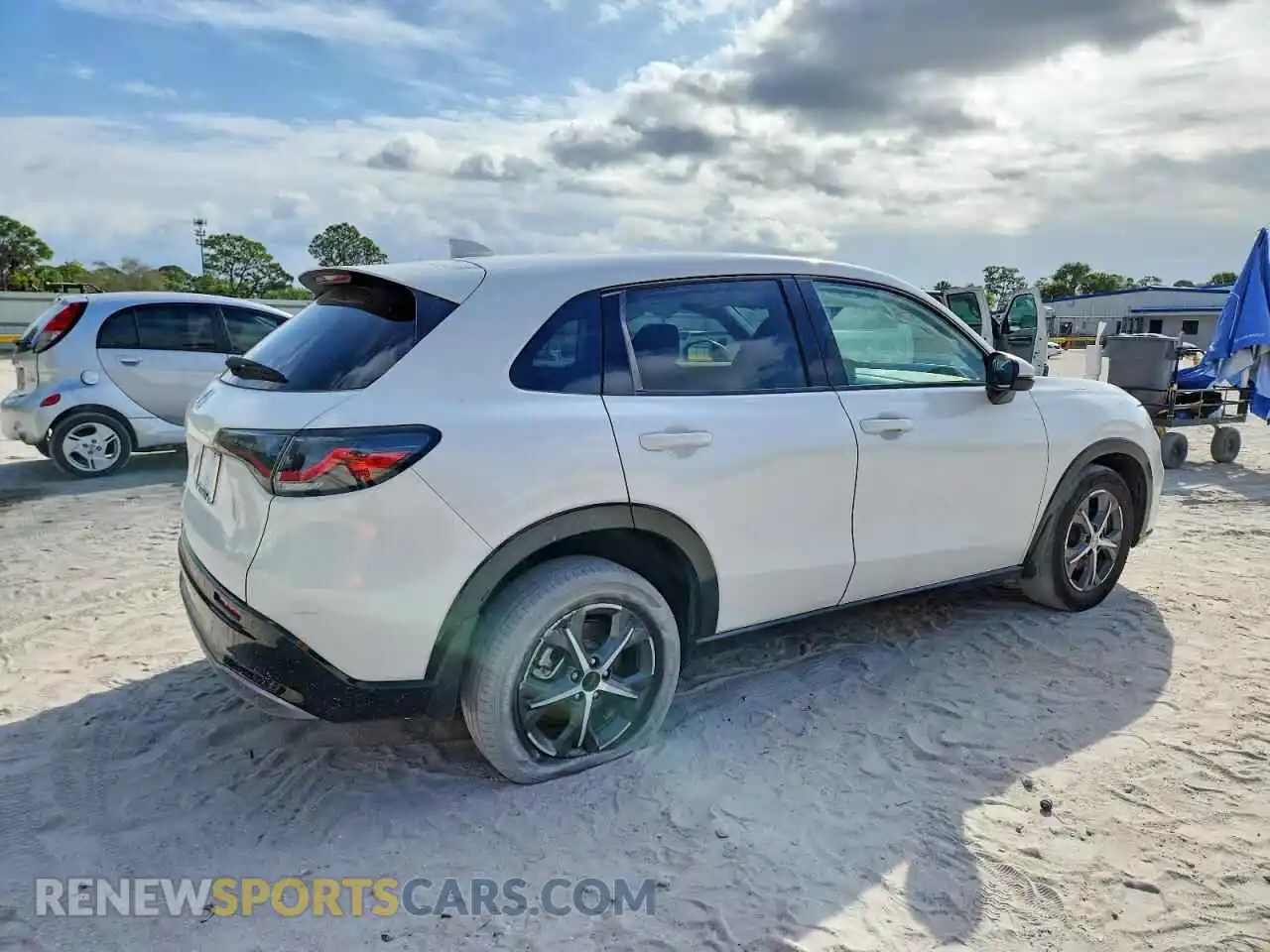 3 Photograph of a damaged car 3CZRZ1H72SM744357 HONDA HR-V 2025