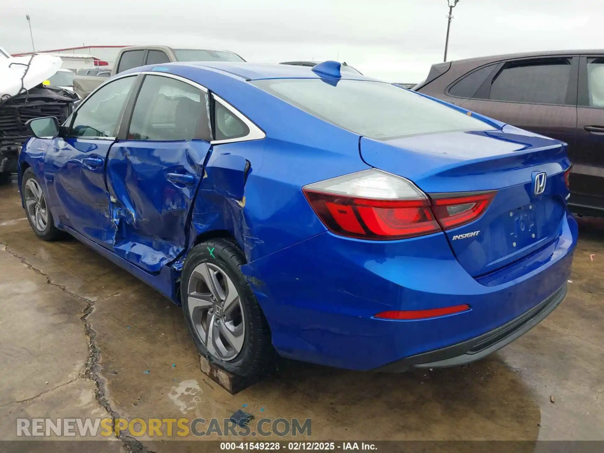 3 Фотография поврежденного автомобиля 19XZE4F55LE009856 HONDA INSIGHT 2020