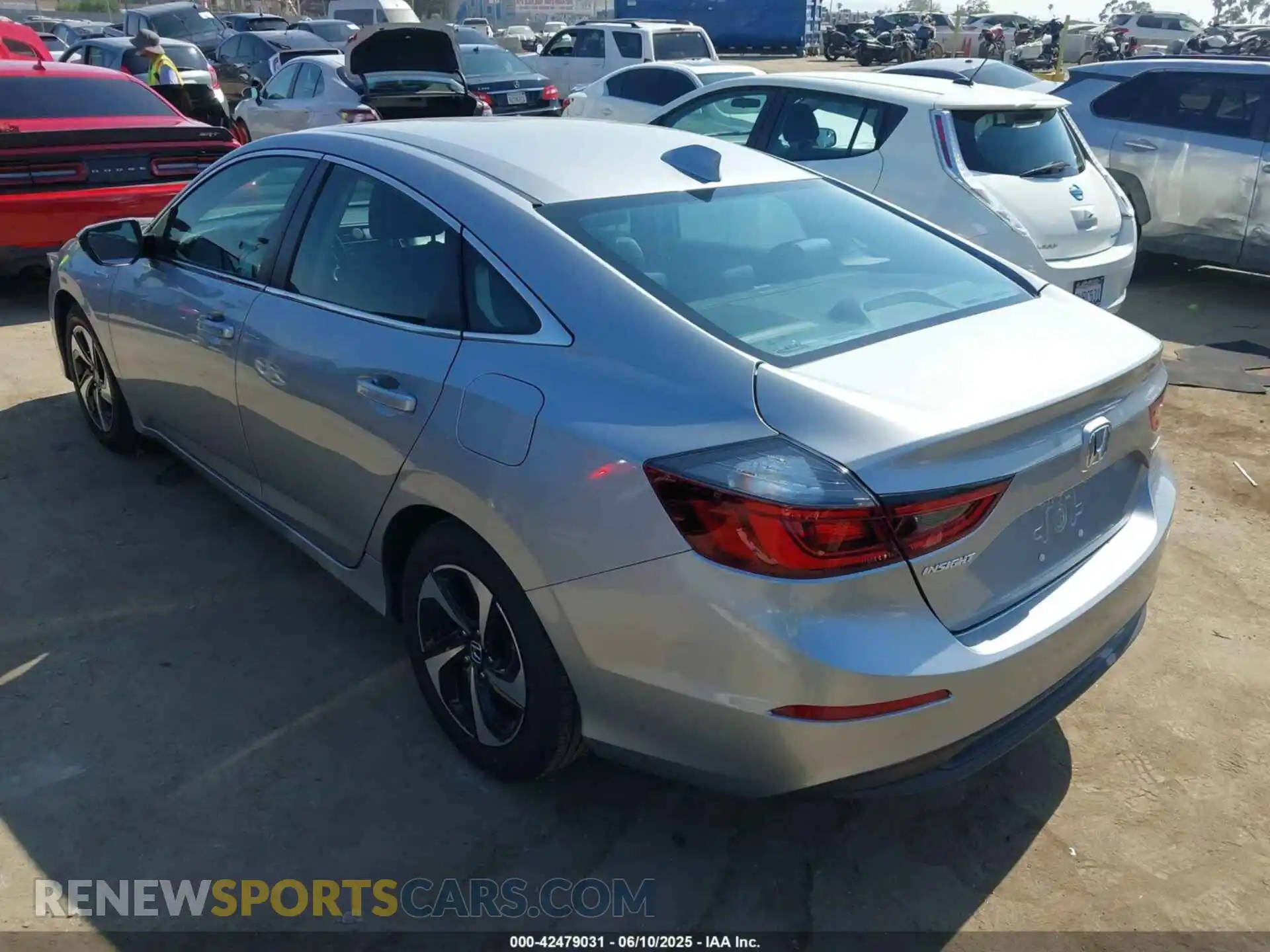 3 Photograph of a damaged car 19XZE4F50ME001374 HONDA INSIGHT 2021